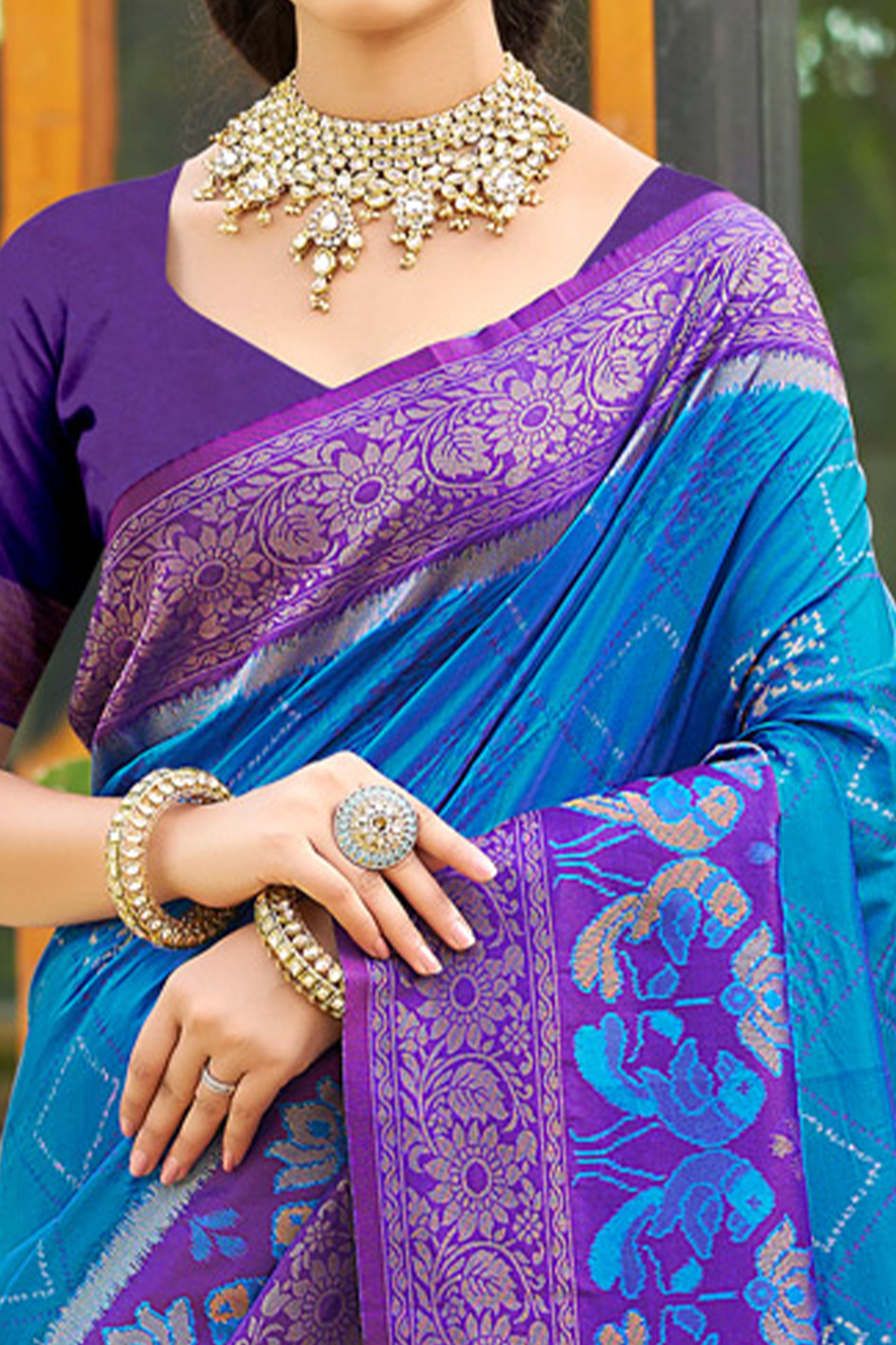 Graceful Blue Pochampally Silk Blend Saree Adorned With Floral Weaving & Stylish Tassel Pallu