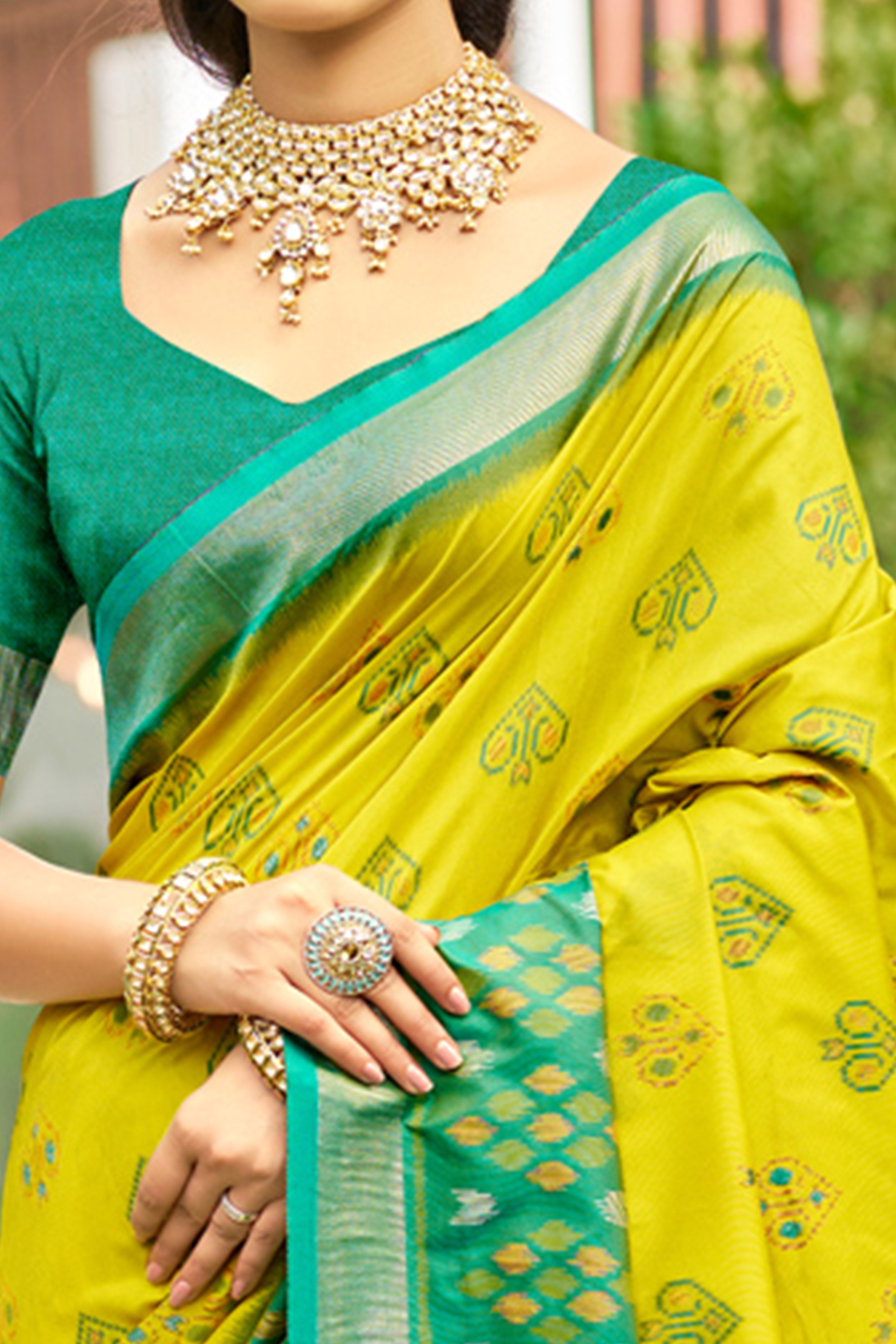 Lemon Yellow Pochampally Ikkat Silk Blend Saree Completed With Refined Weaving & Tassel Pallu