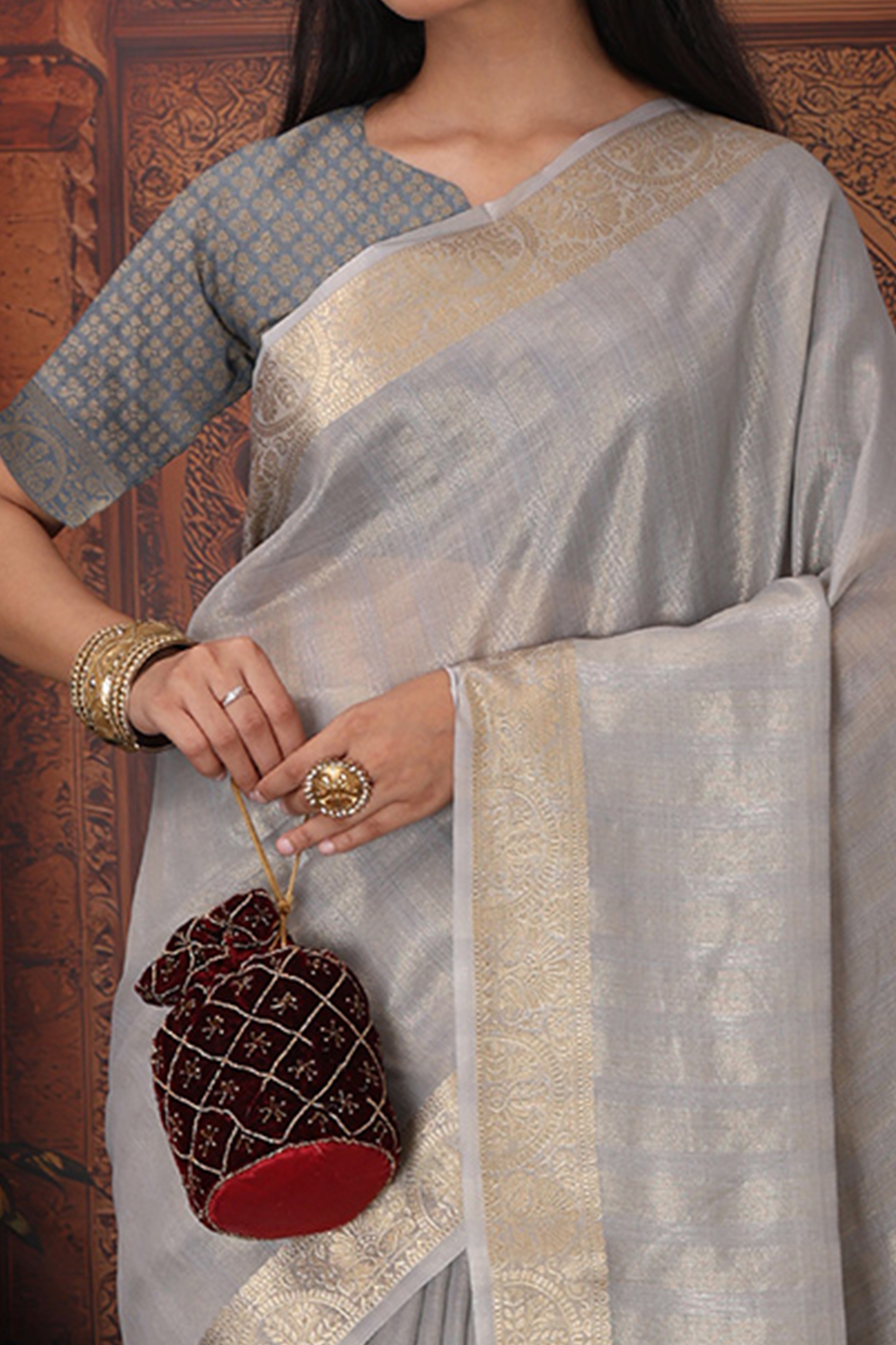 Grey Organza Saree Adorned With Floral Zari Weaving & Graceful Tassel Pallu