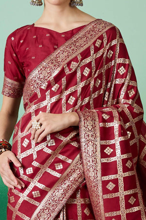 Maroon Jacquard Saree In Cotton Blend Featuring Elegant Floral Weaving & A Tasselled Pallu