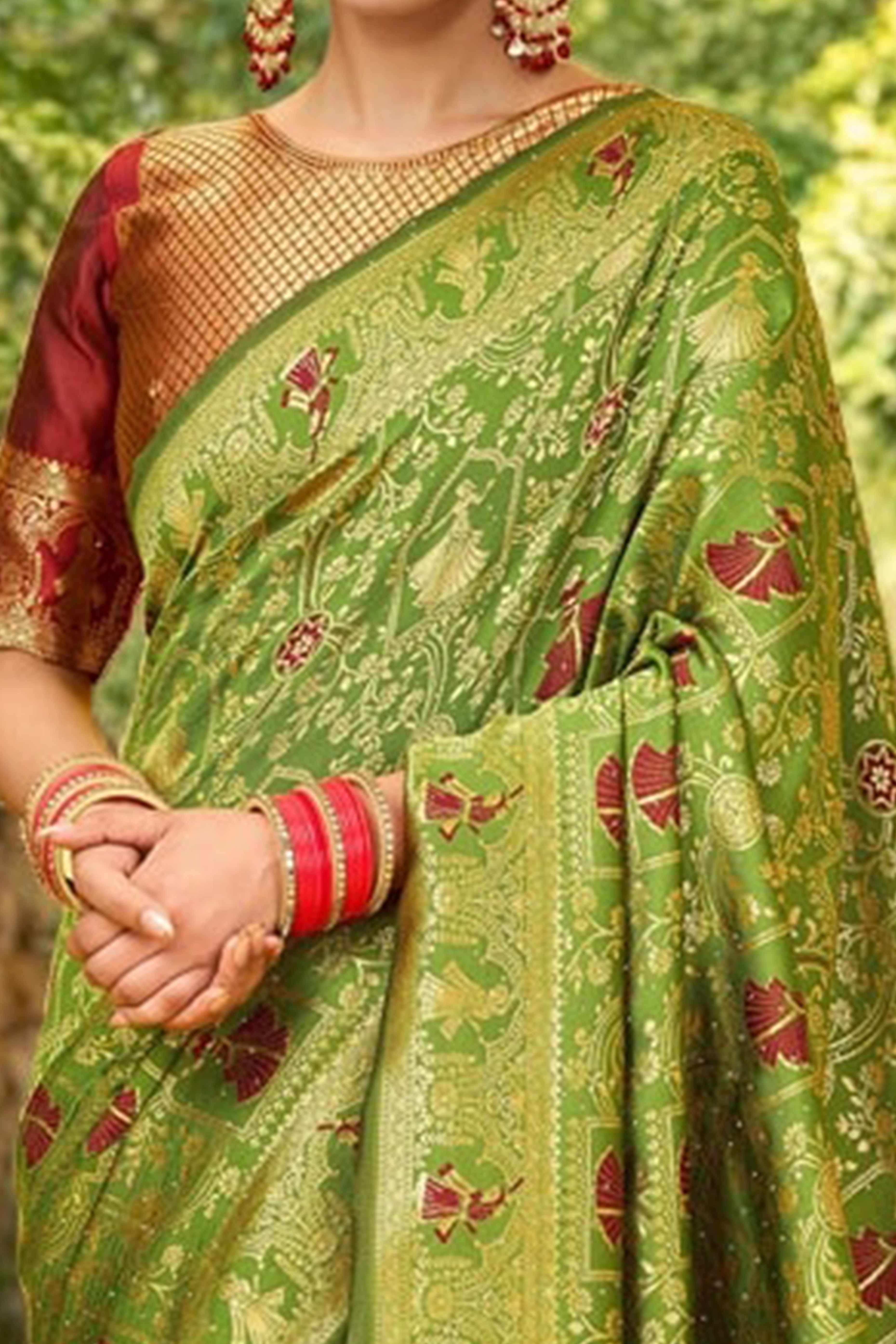 Green Paithani Saree In Silk Blend Highlighted With Floral Weaving & Tasselled Edge