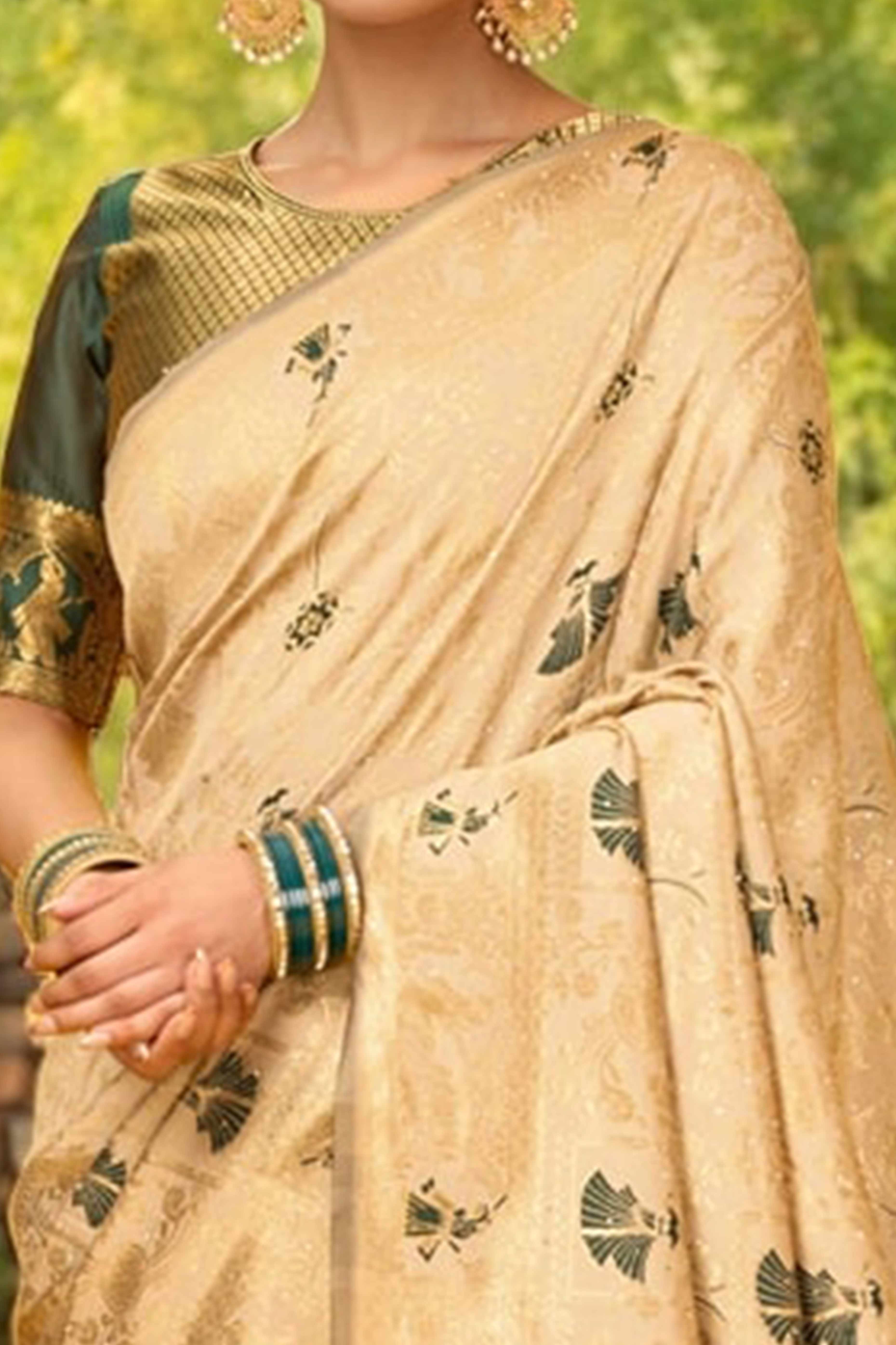 Cream Paithani Saree In Silk Blend Highlighted With Floral Weaving & Tasselled Edge