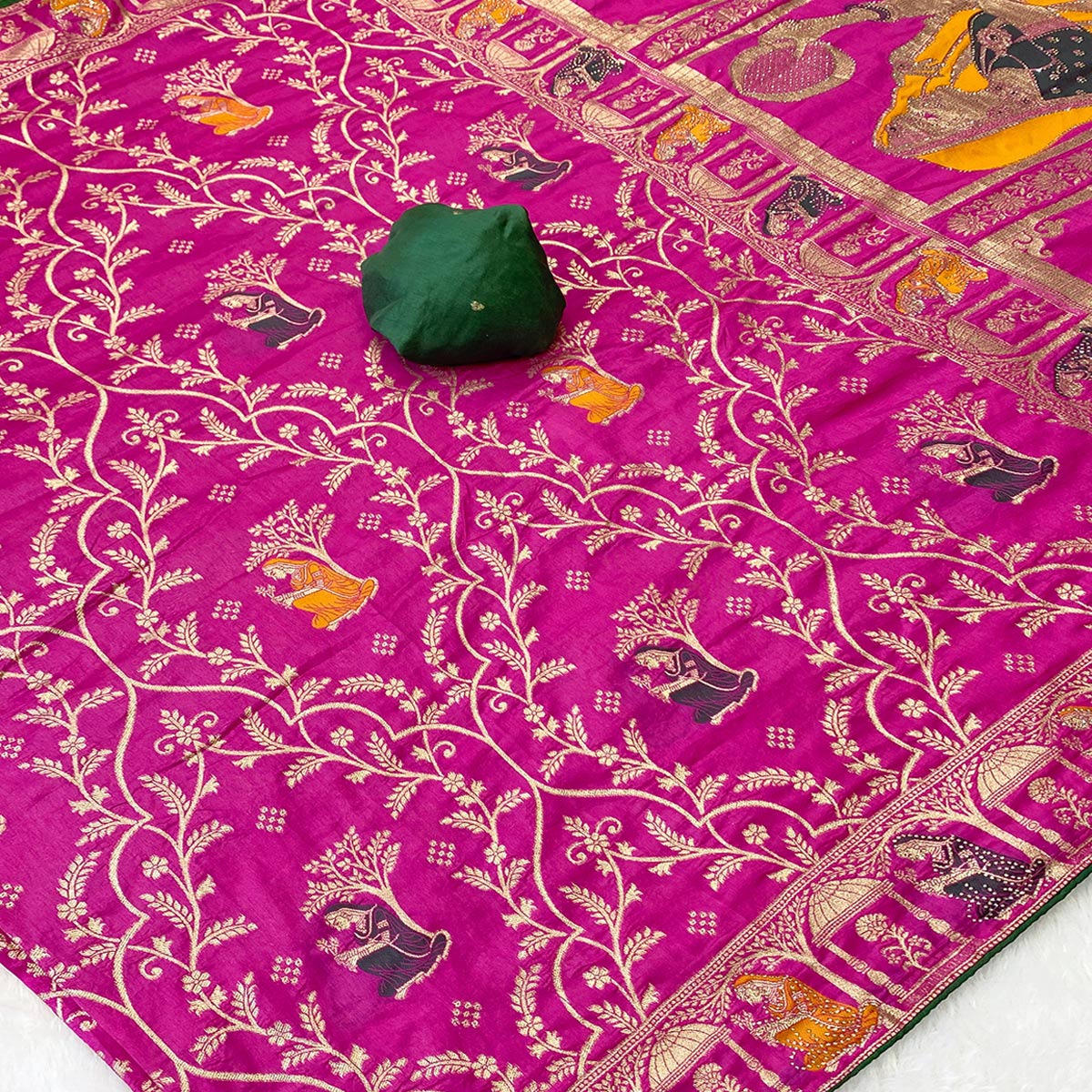 Elegant Pink Dola Silk Saree with Intricate Zari Weaving for Festive Occasions