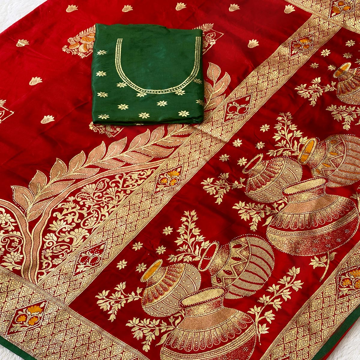 Red Dola Silk Saree With Intricate Floral Zari Weaving Elegance