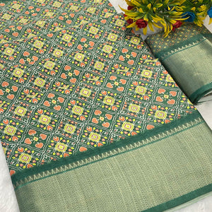 Green Dola Silk Saree Featuring Traditional Patan Patola Print