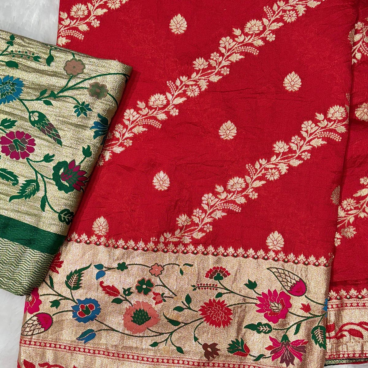 Red Dola Silk Saree With Rich Floral Zari Weaving & Classic Elegance