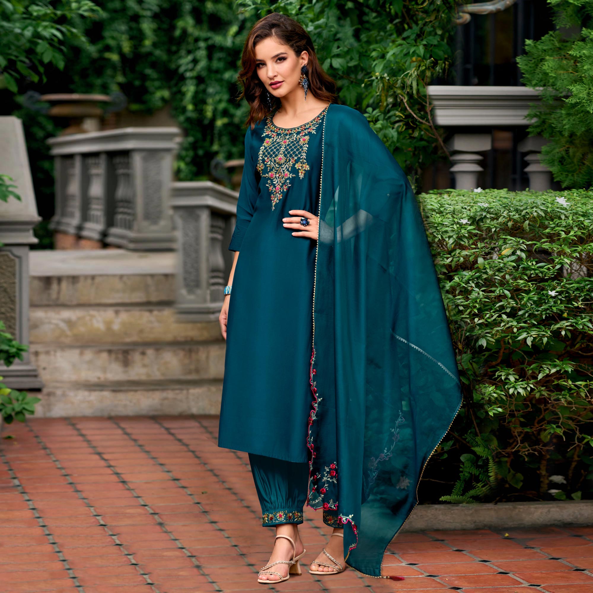 LILY-AFGHANI-14105
