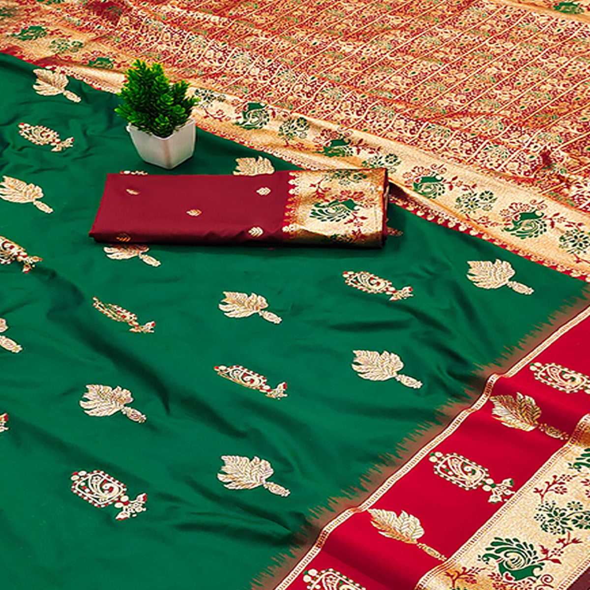Green Cotton Silk Saree with Exquisite Zari Weaving