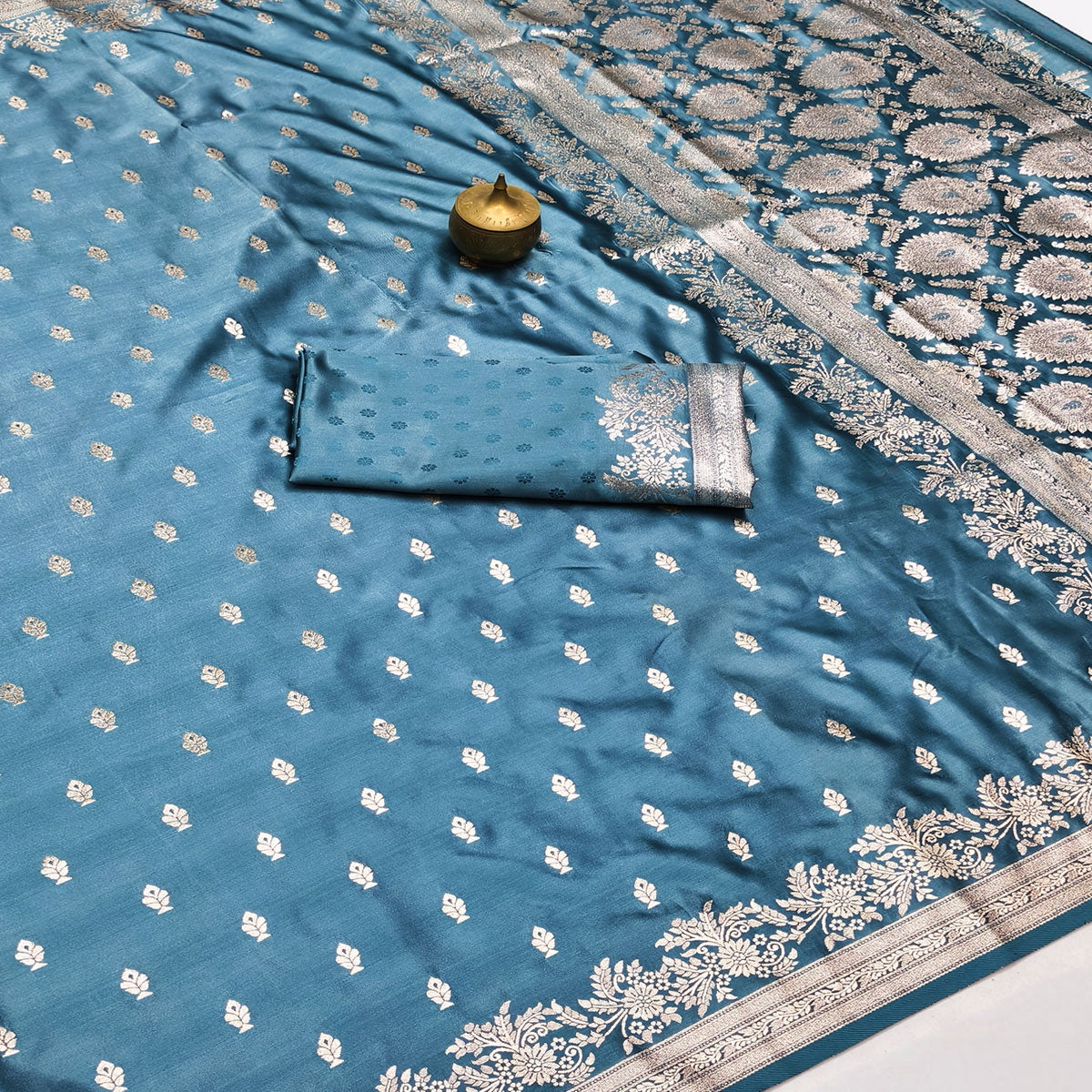 Luxury Teal Silk Saree with Classic Zari Butti Woven Patterns