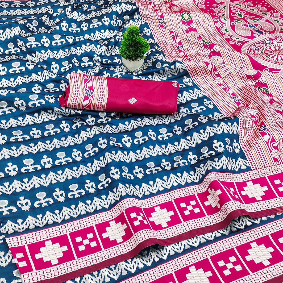 Blue Weaving Cotton Silk Saree With Contrasting Floral & Peacock Design Pallu