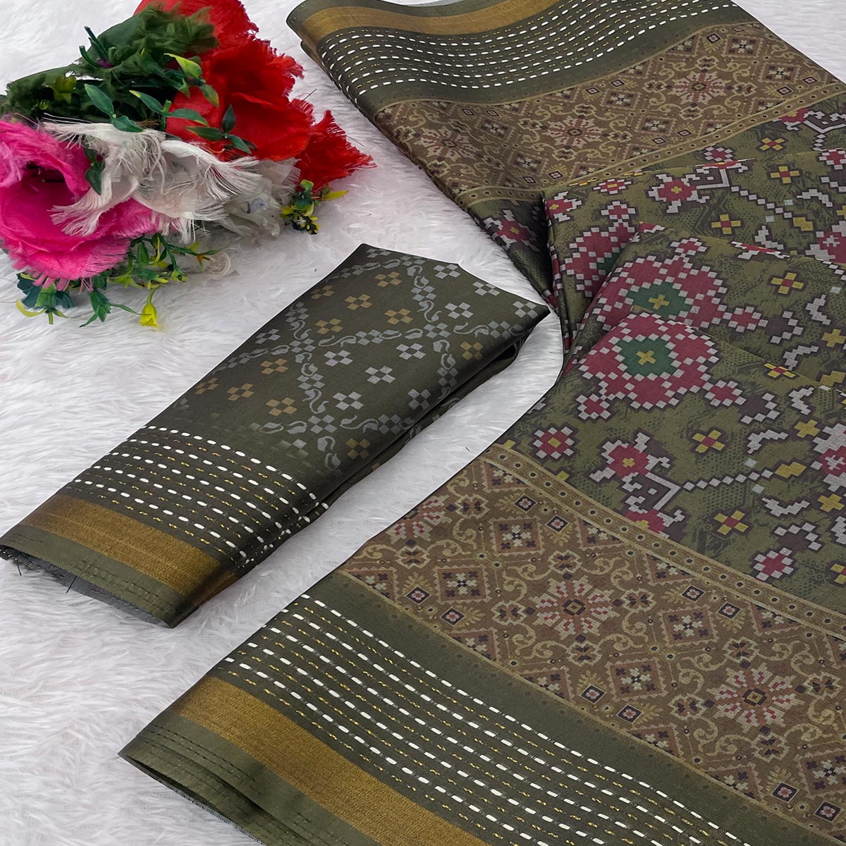 Gorgeous Green Silk Blend Saree with Digital Patola Patterns for Timeless Ethnic Appeal