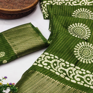Classic Green Dola Silk Saree Adorned with Floral Motifs & Rich Zari Work