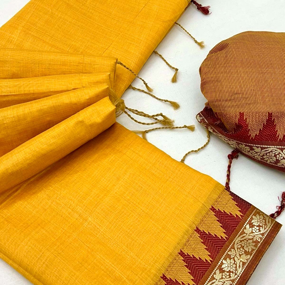Yellow Pure Silk Handloom Saree with Intricate Jacquard Weave