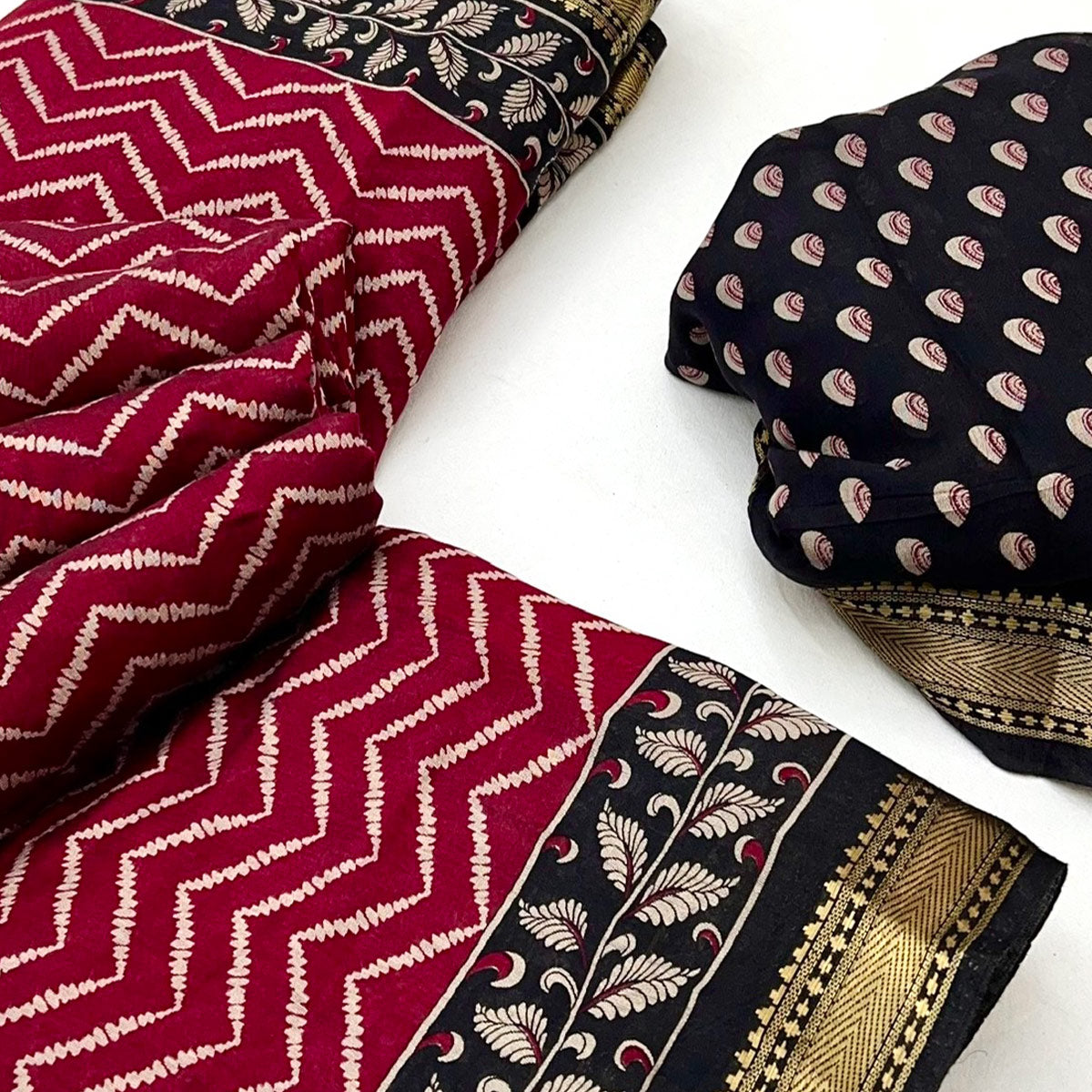 Maroon Mulmul Cotton Saree with Geometric Zig-Zag Design and Zari Trim