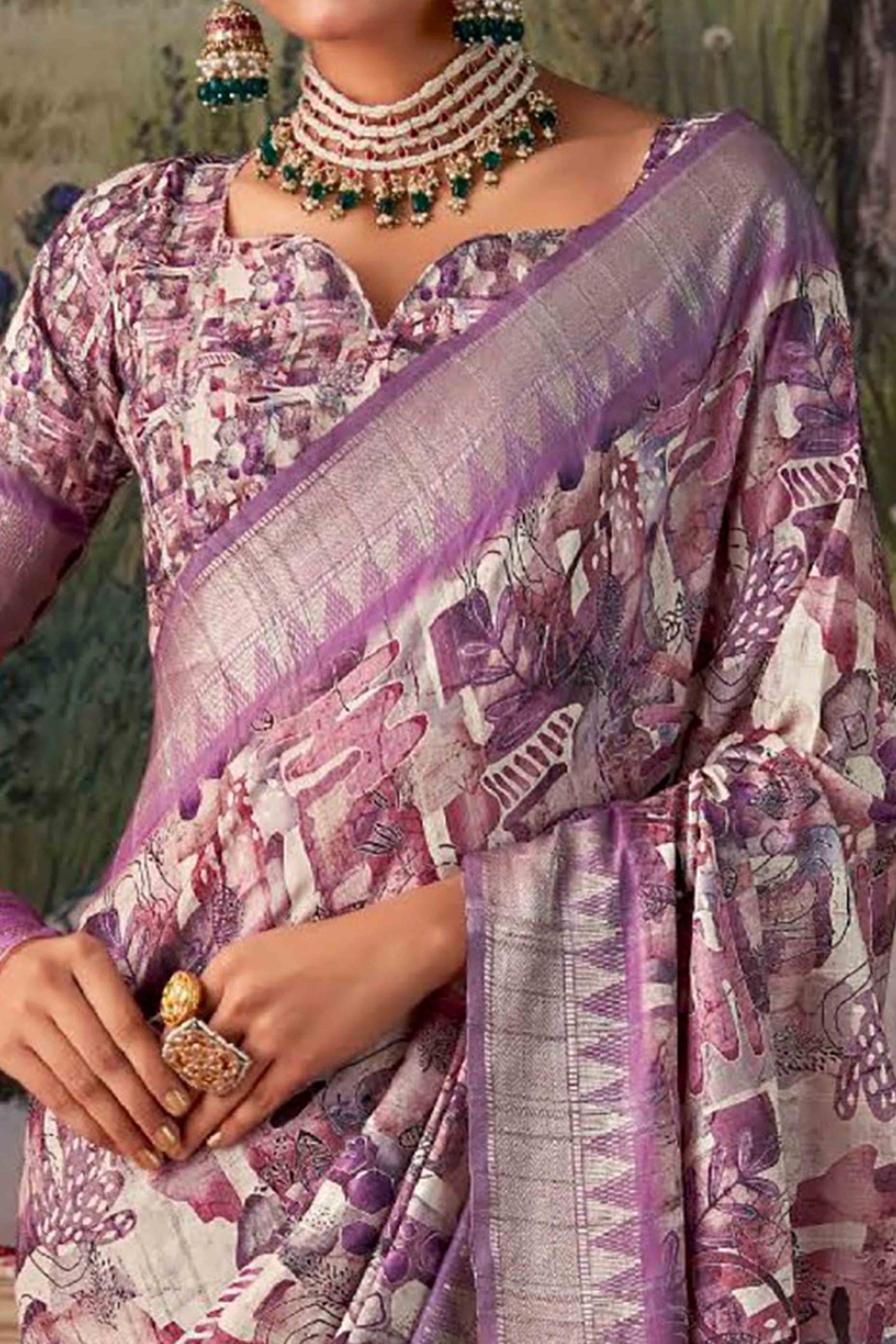 Trendy Digital Printed Silk Blend Saree in Purple