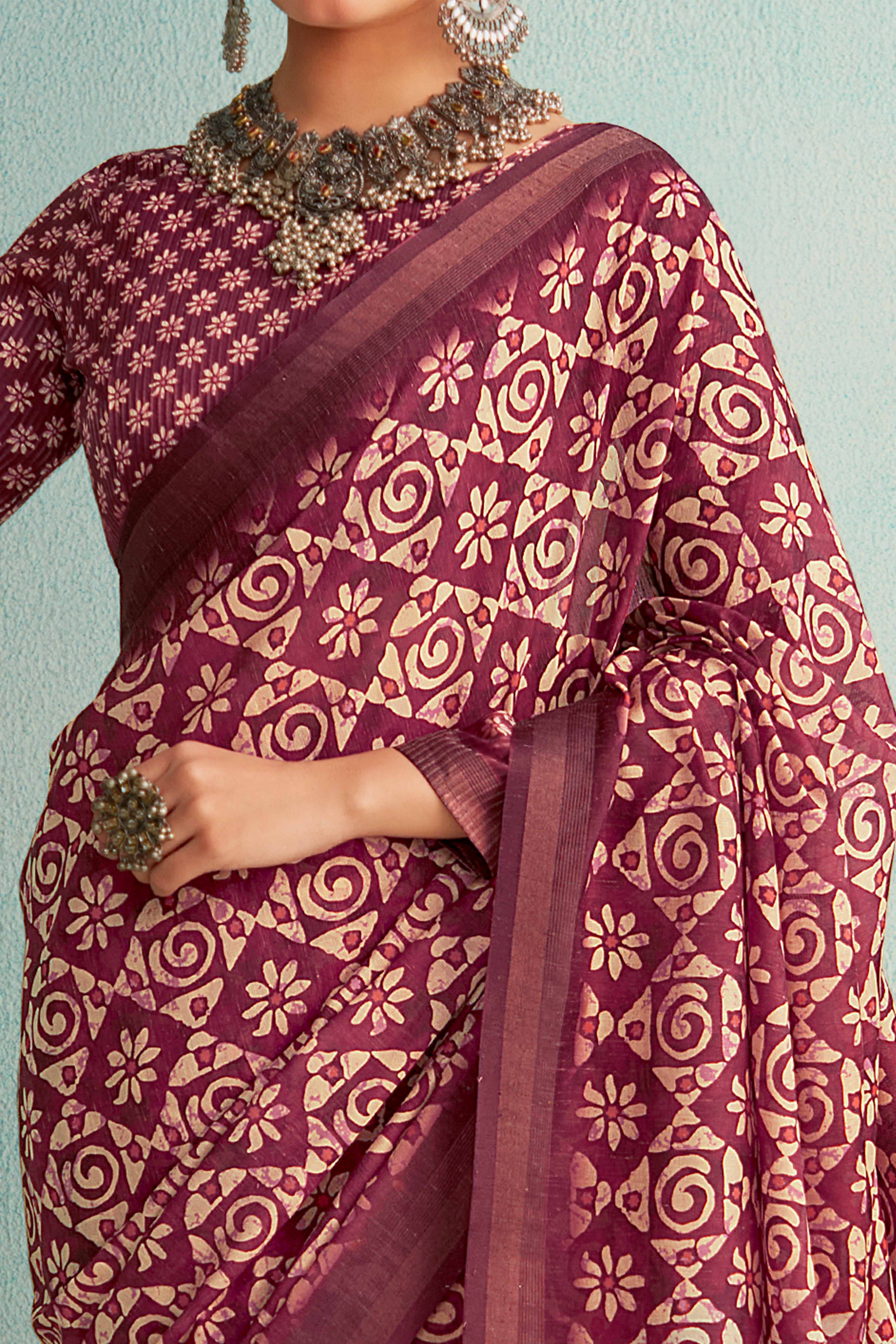 Designer Wine Handloom Saree with Digital Print on Silk Blend Fabric