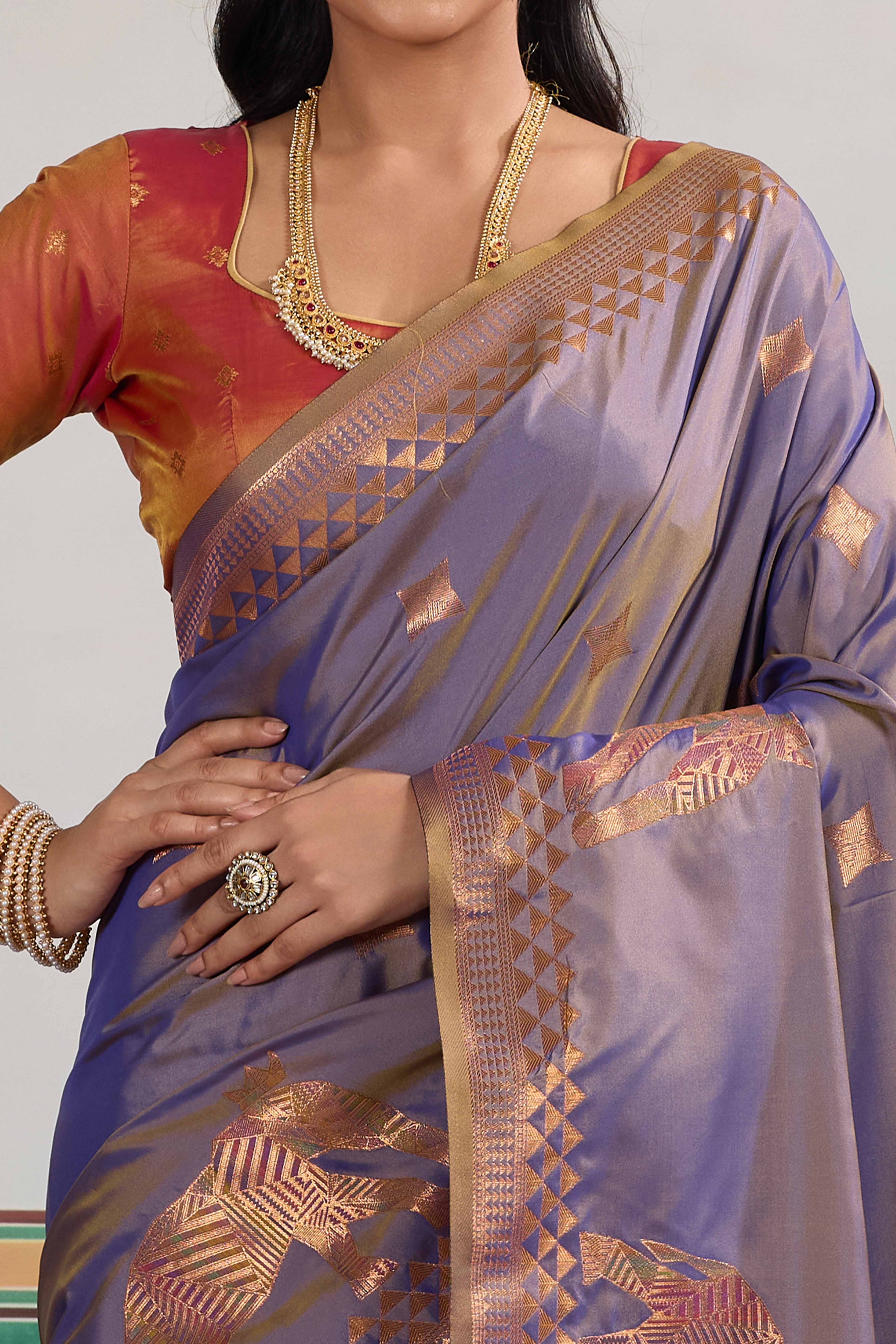 Traditional Lavender Pure Silk Saree Featuring Elephant Motif Zari Weaving & Tassel Pallu
