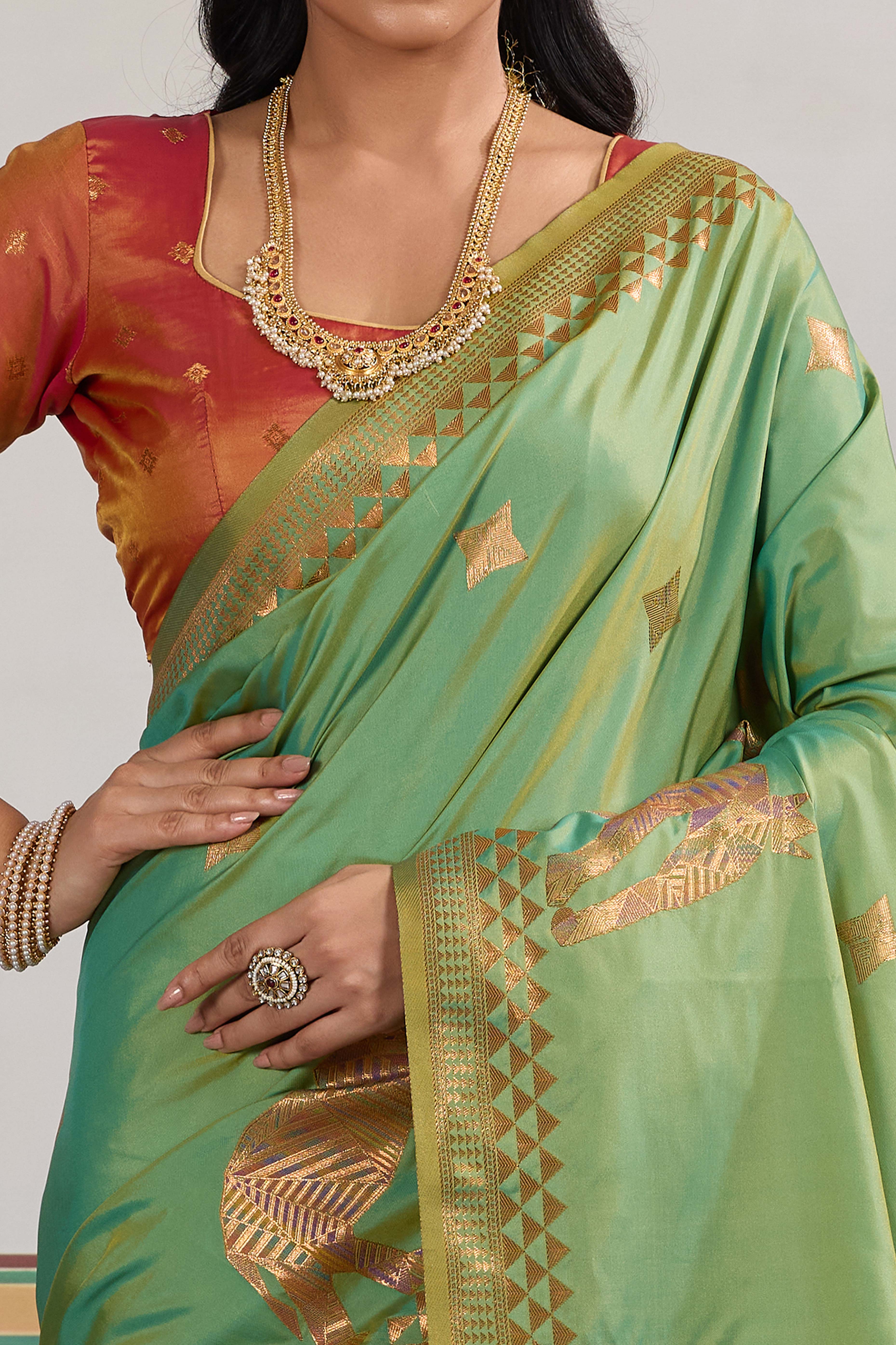 Traditional Green Pure Silk Saree Featuring Elephant Motif Zari Weaving & Tassel Pallu