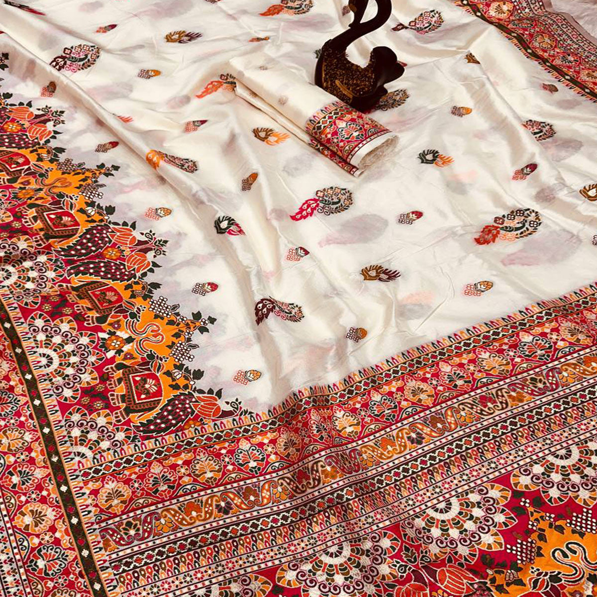 White Pashmina Silk Weaving Saree Designed in Classic Rajwadi Style for Festive Wear