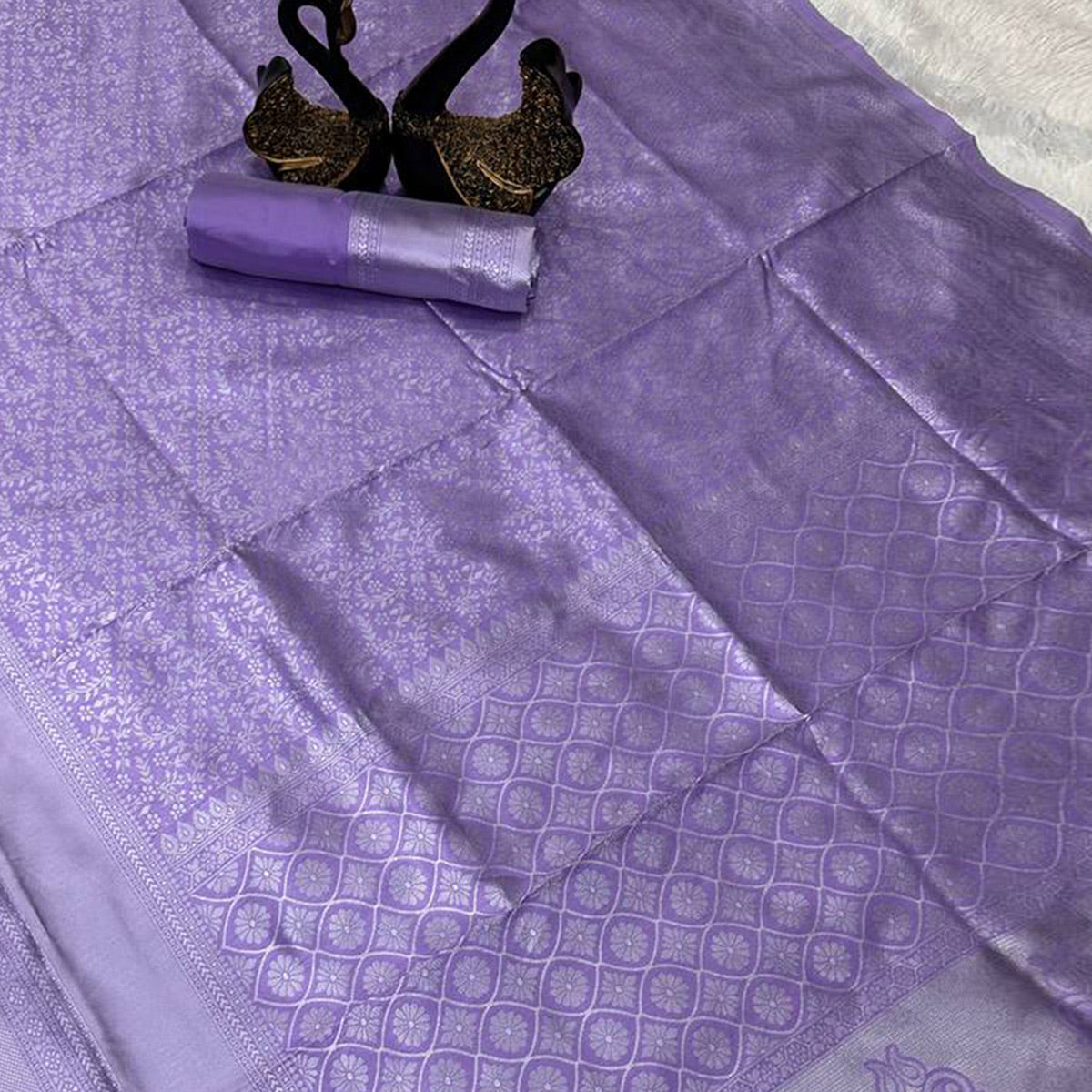 Lavender Pure Silk Banarasi Saree with Detailed Zari Borders and Woven Motifs