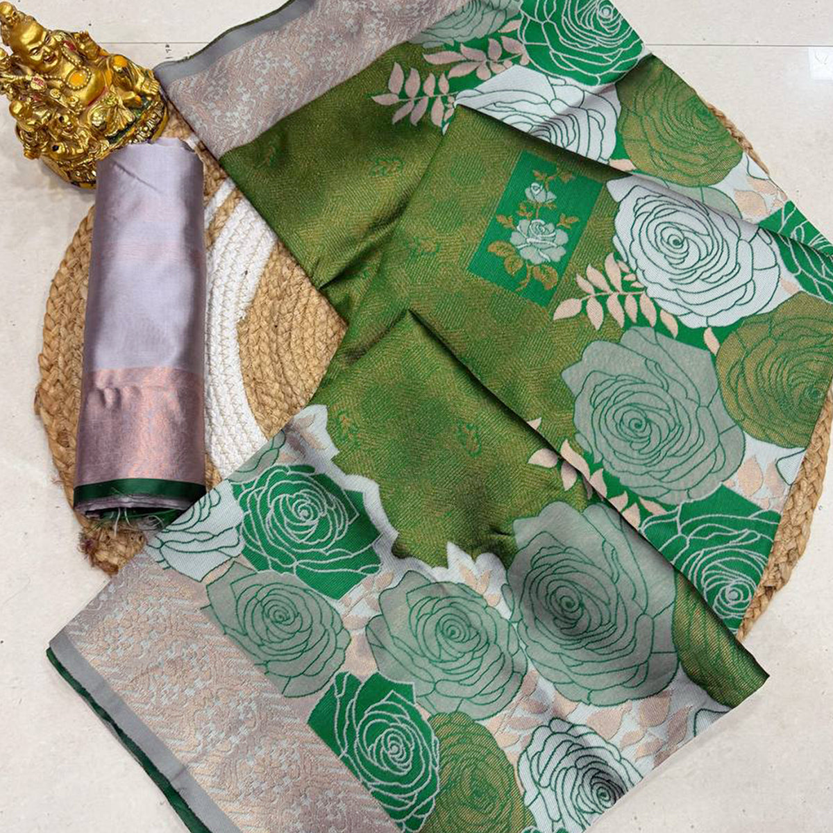 Green Handloom Banarasi Silk Saree Enhanced with Artistic Floral Zari Weaving for Timeless Appeal