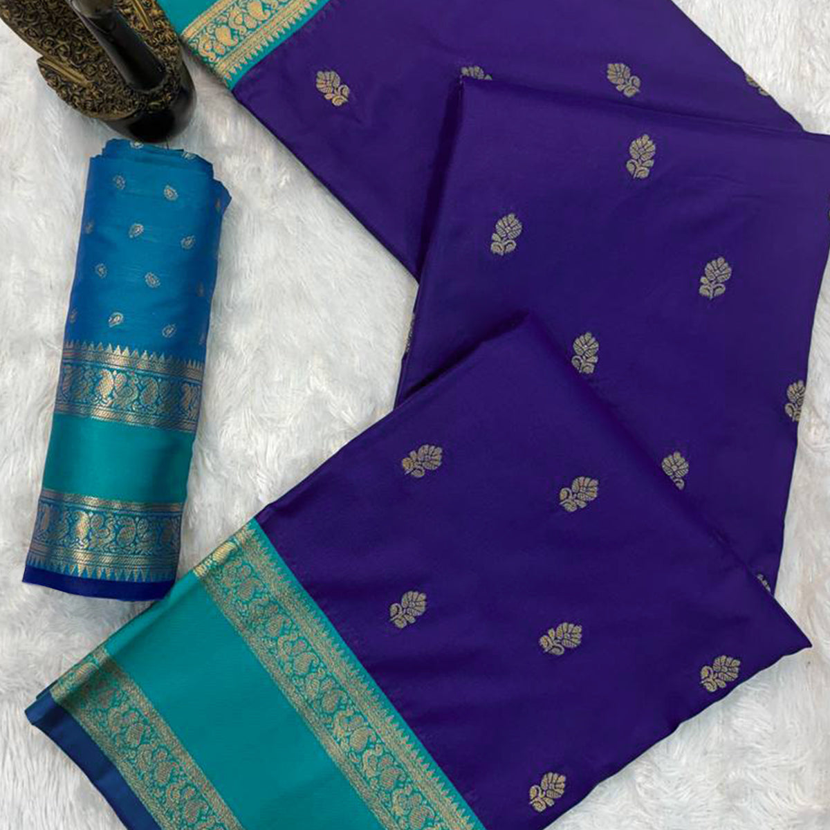 Royal Blue Zari Butti Woven Kanjivaram Silk Saree Designed for a Luxurious Heritage Style
