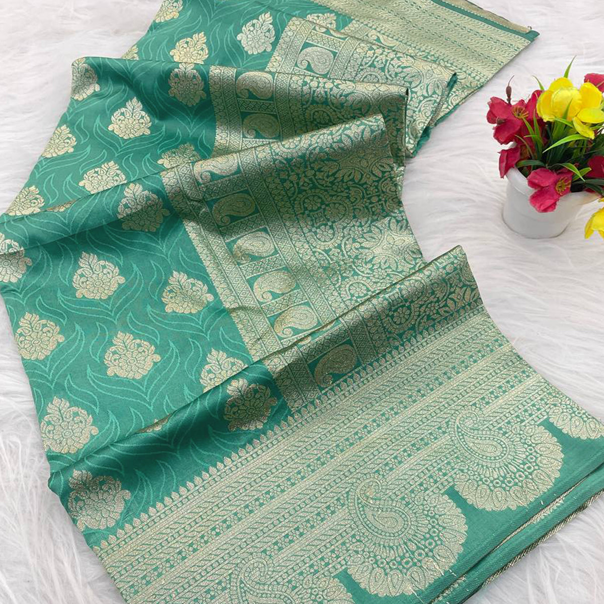 Rama Green Floral Zari Woven Pure Banarasi Silk Saree Designed for Luxurious Festive Elegance