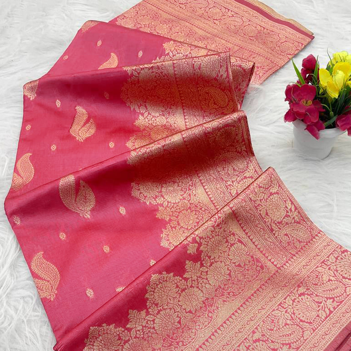Pink Pure Banarasi Silk Saree Adorned with Exquisite Floral Zari Weaving