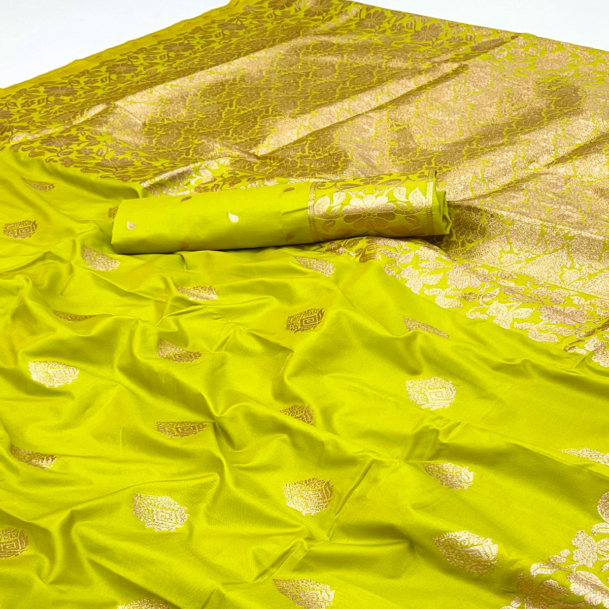 Parrot Green Art Silk Saree With Intricate Zari Weave & Majestic Banarasi Pallu