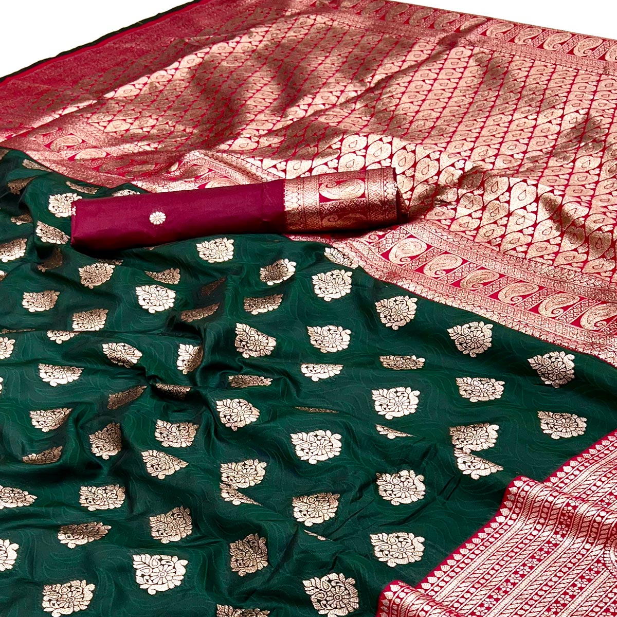 Dazzling Zari Woven Green Art Silk Saree Accented With A Heritage Banarasi Pallu