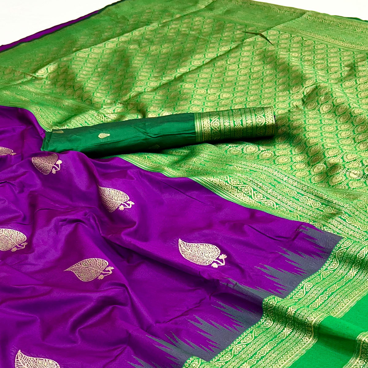 Purple Zari Woven Art Silk Saree Featuring Delicate Floral Motifs & Regal Banarasi Pallu