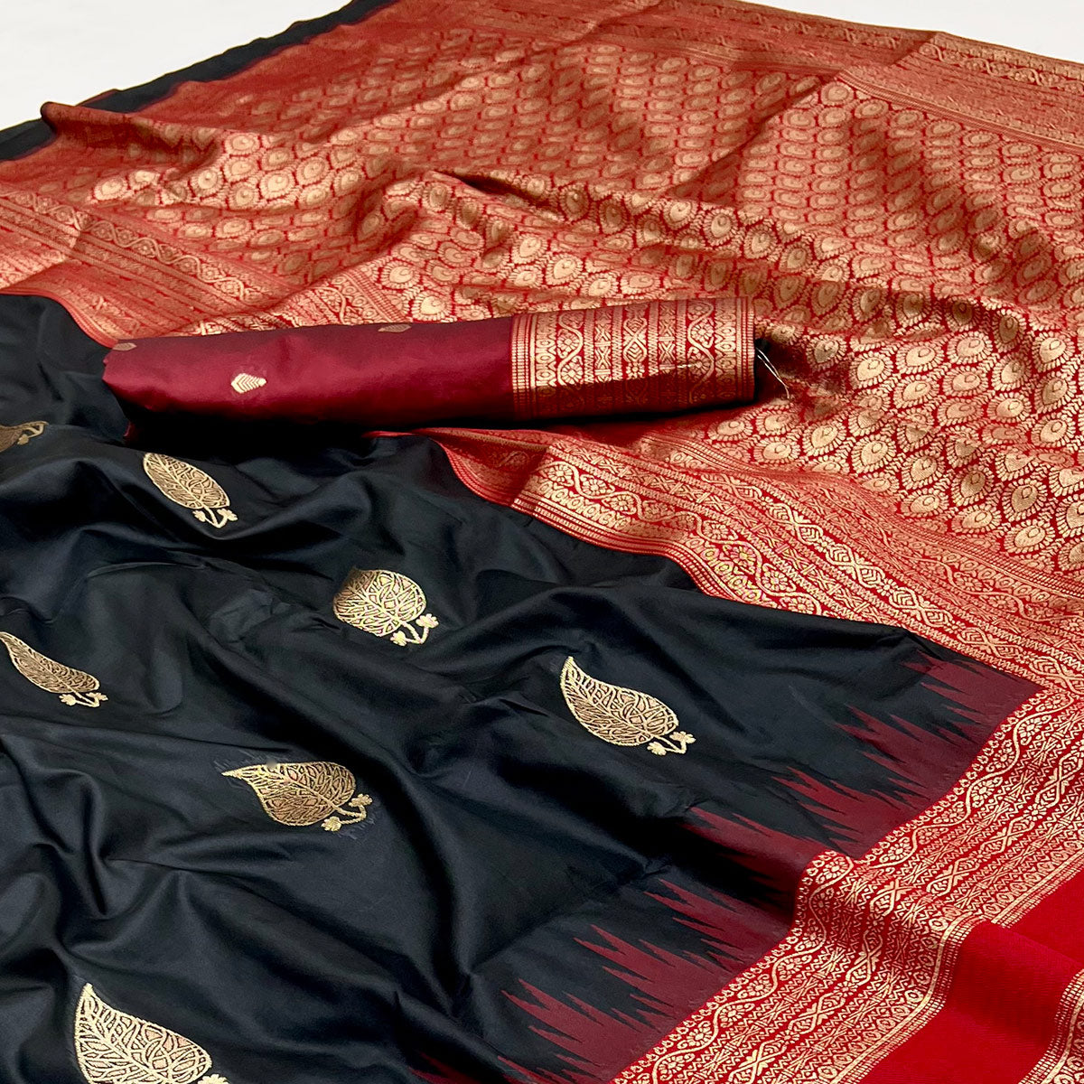 Black Zari Woven Art Silk Saree Featuring Delicate Floral Motifs & Regal Banarasi Pallu