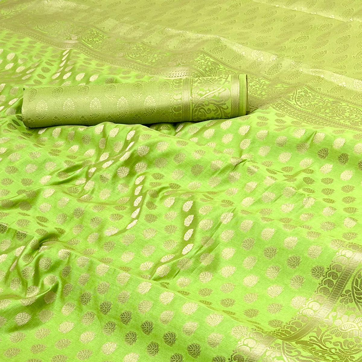 Green Tusser Cotton Silk Saree Featuring Intricate Floral Zari Weave & Tassel Pallu