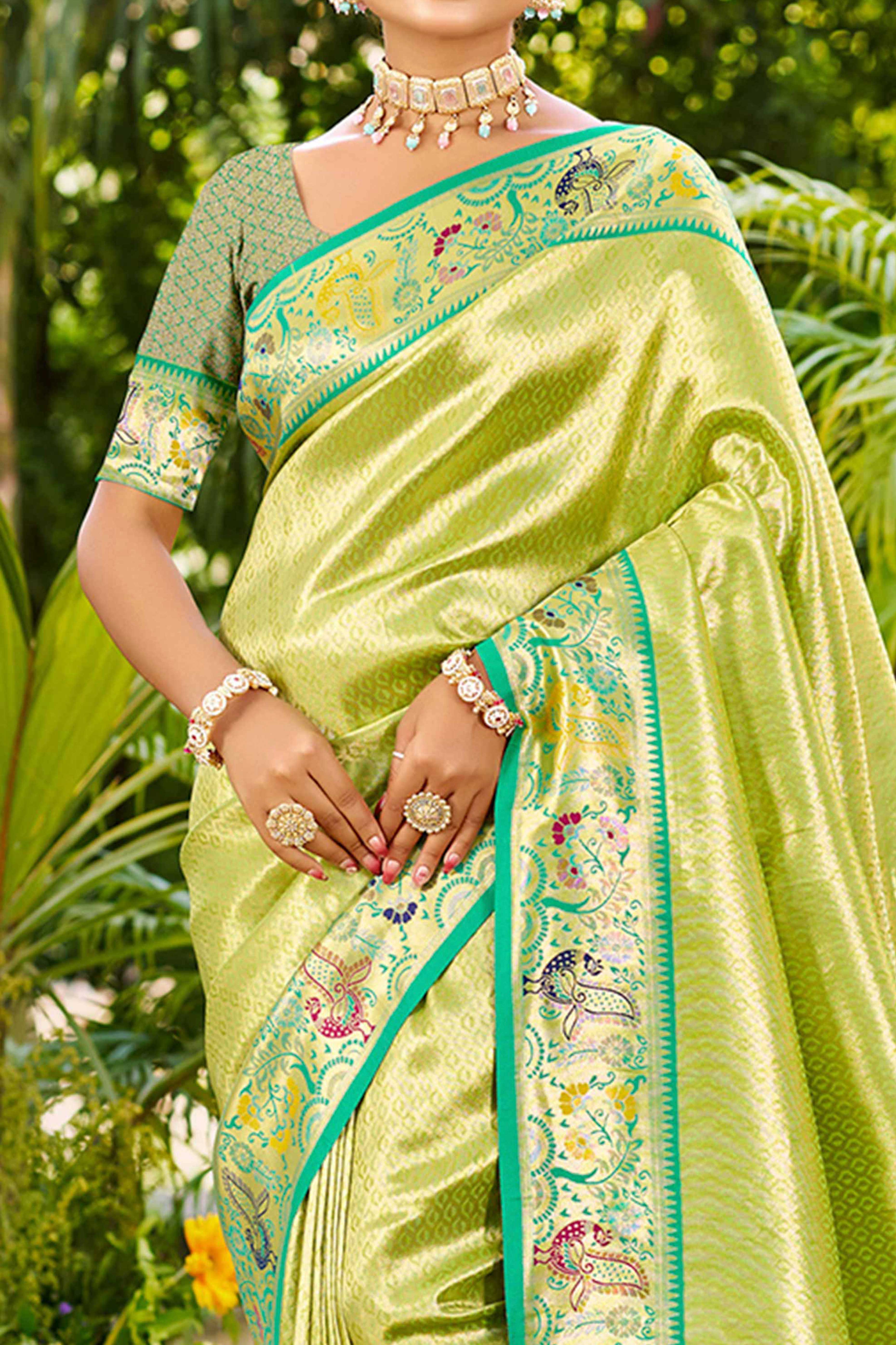 Graceful Green Silk Blend Saree Adorned With Intricate Zari Weave & Peacock Motif Pallu