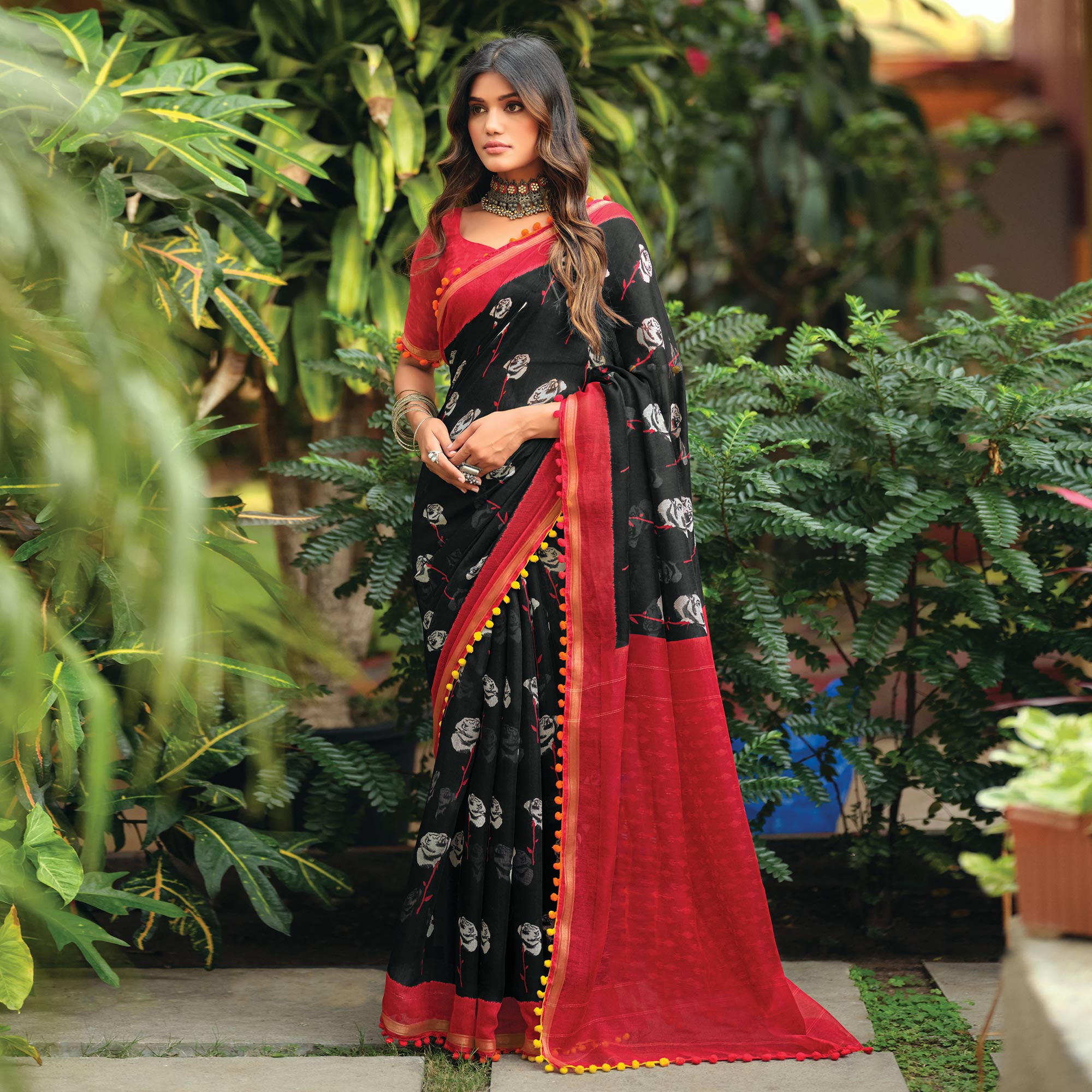 Black Floral Printed Cotton Blend Saree With Pumpum Lace