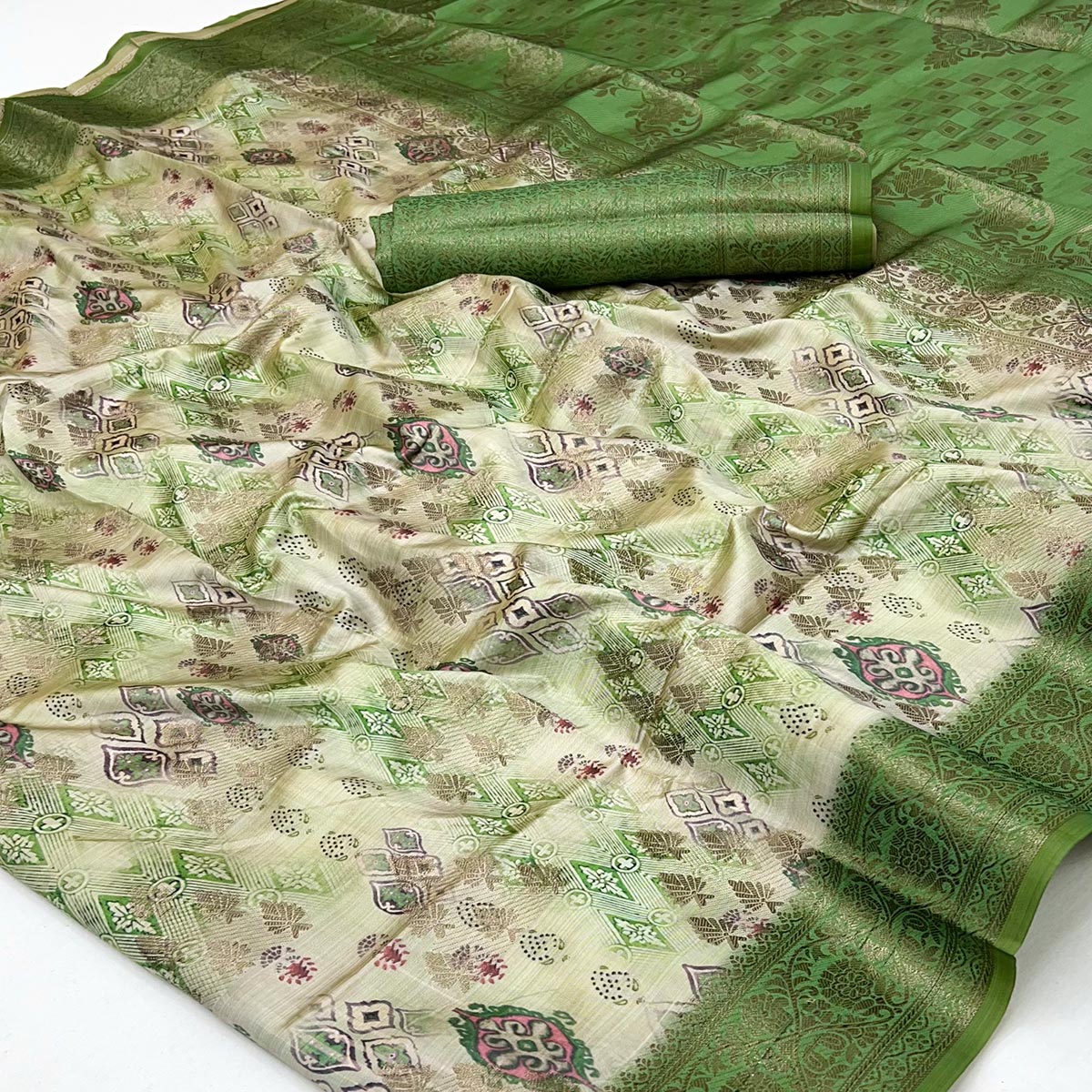 Stylish Green Silk Blend Saree Featuring Floral Zari Weaving & Digital Print