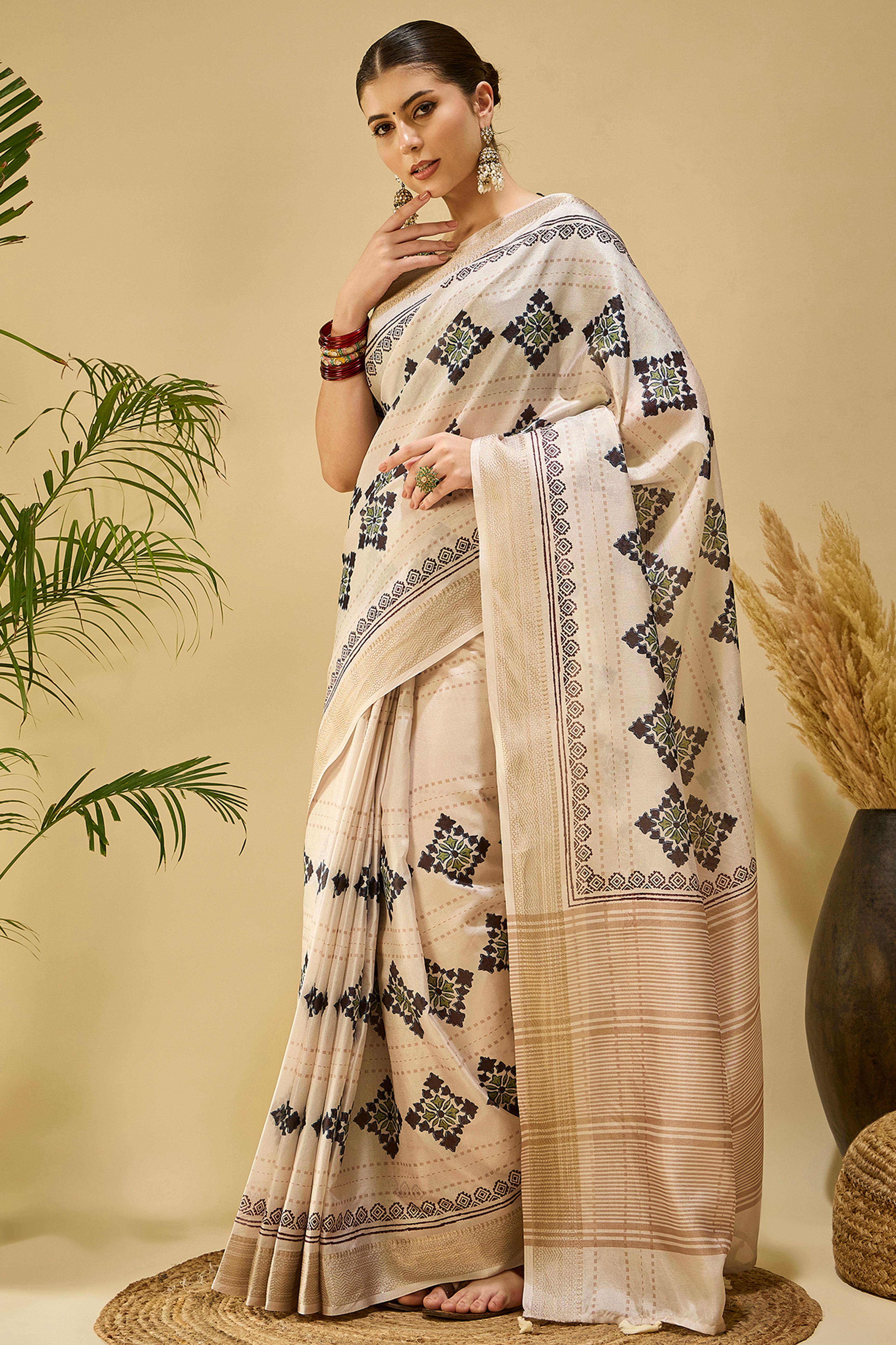 Ivory Cream Floral Printed Katki Cotton Silk Saree With Graceful Tassel Pallu