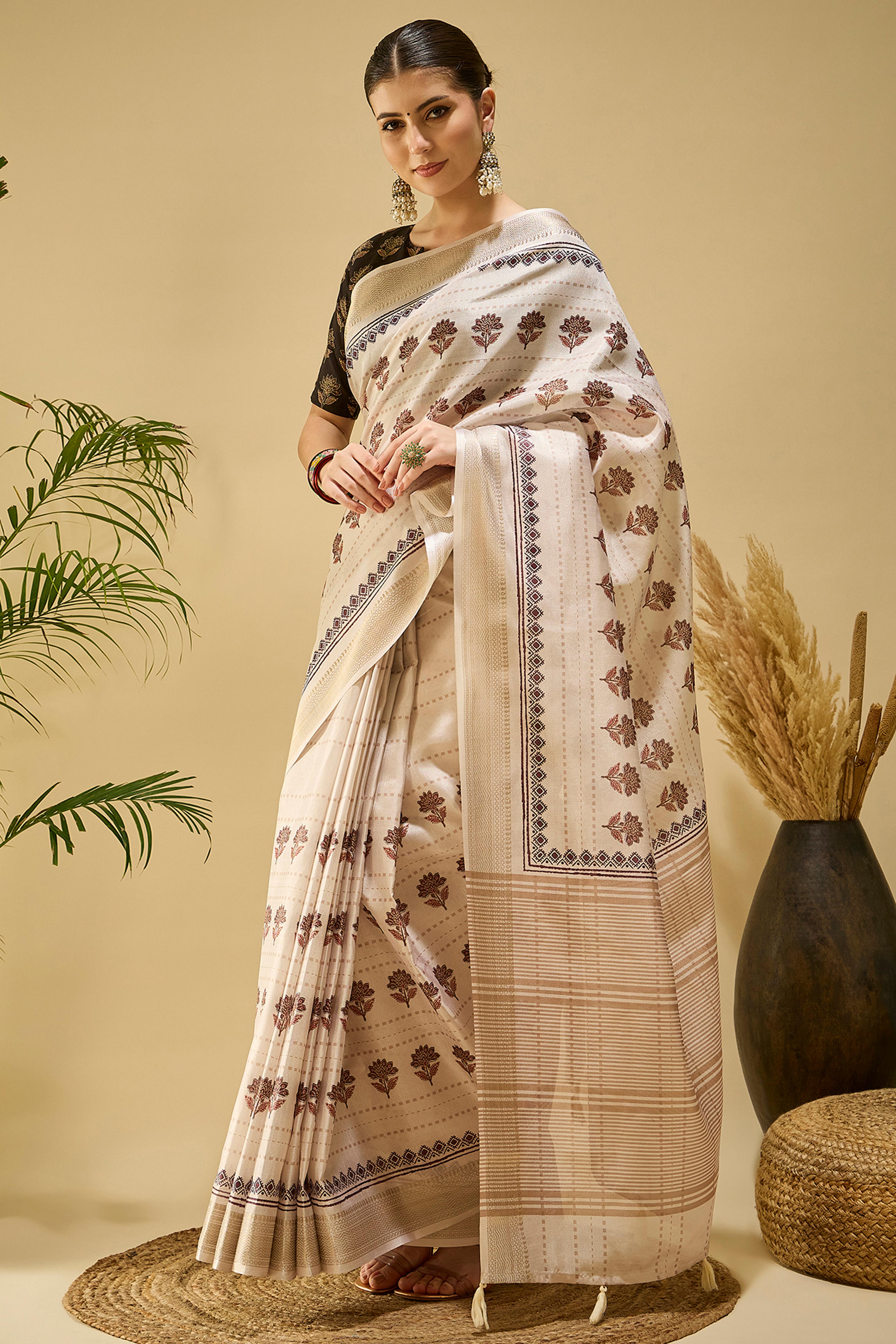 Classic Cream Floral Katki Cotton Silk Saree Adorned With Tassel Finished Pallu