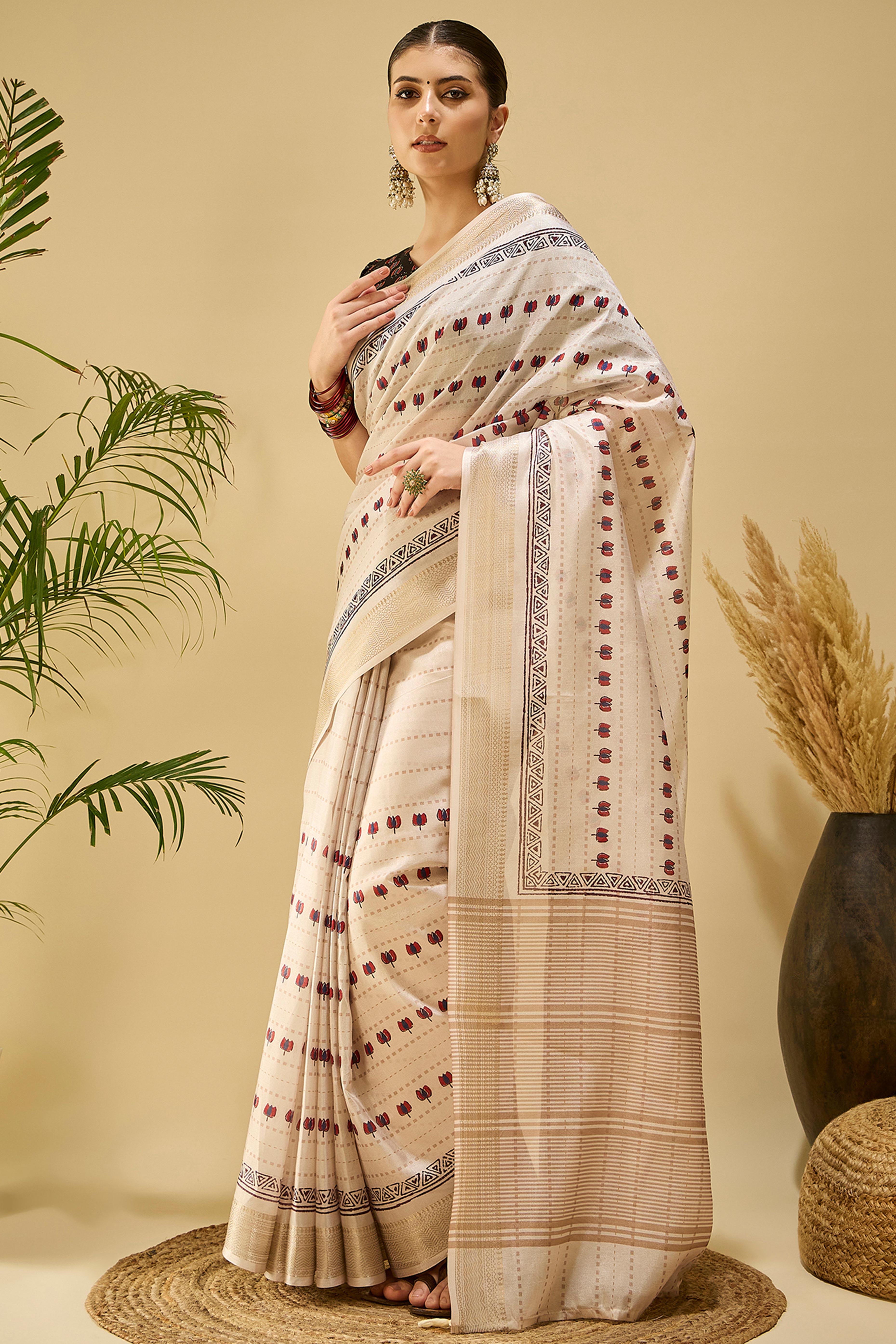 Refined Cream Floral Patterned Katki Cotton Silk Saree Highlighted By Tassel Pallu