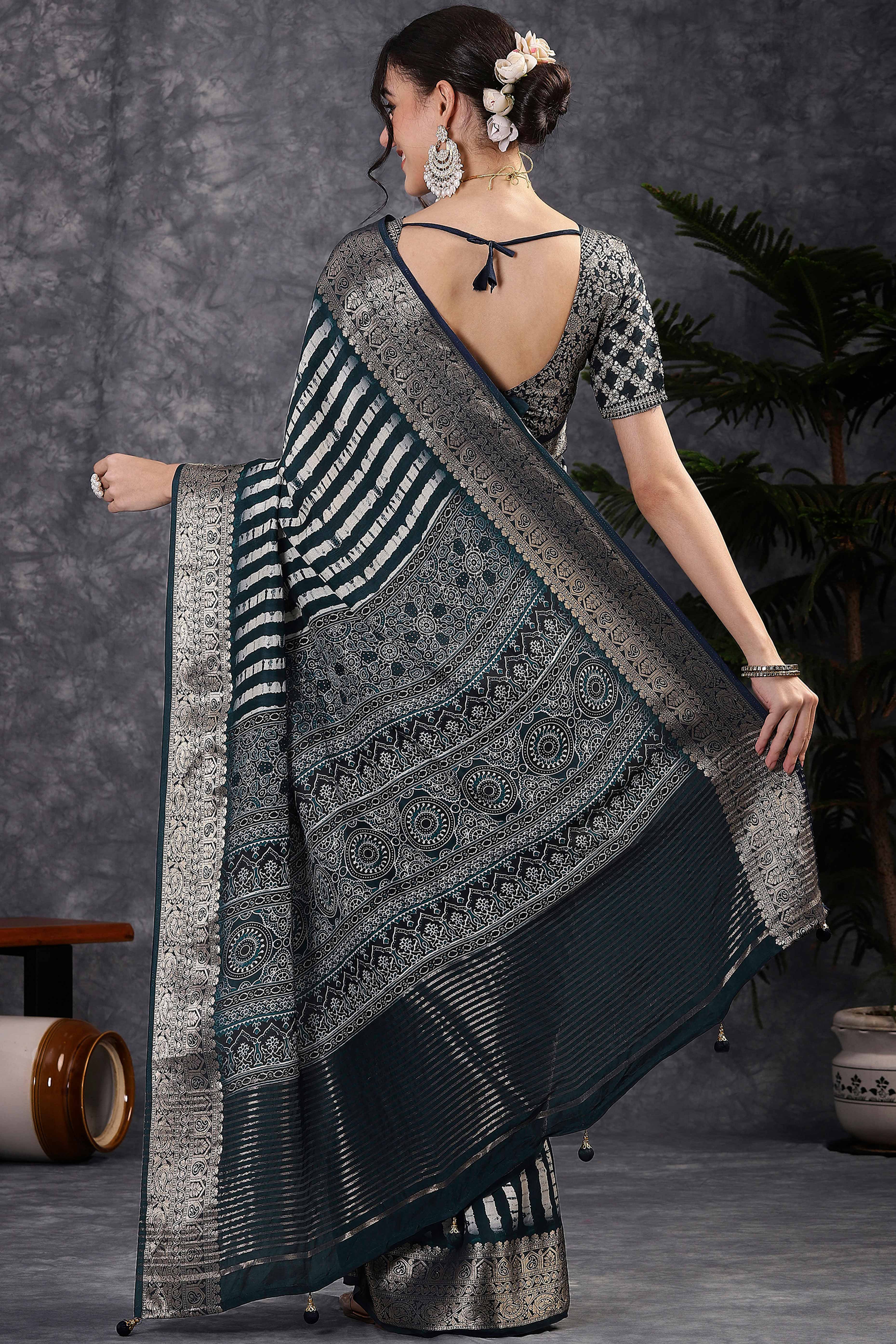 Abstract Pattern Dola Silk Saree in Morpich Green with Jacquard Detailing