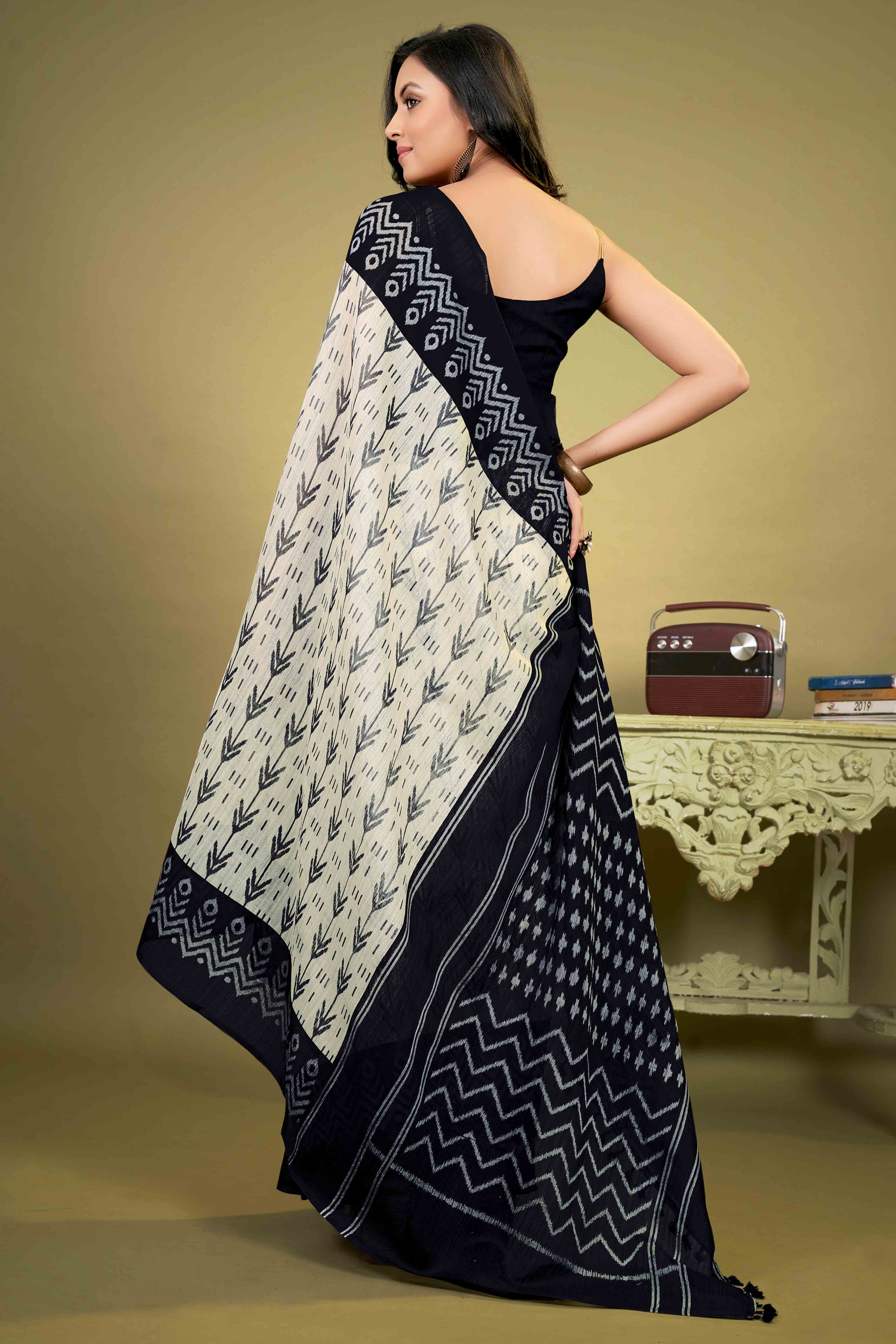 Black Ikkat Printed Cotton Slub Saree