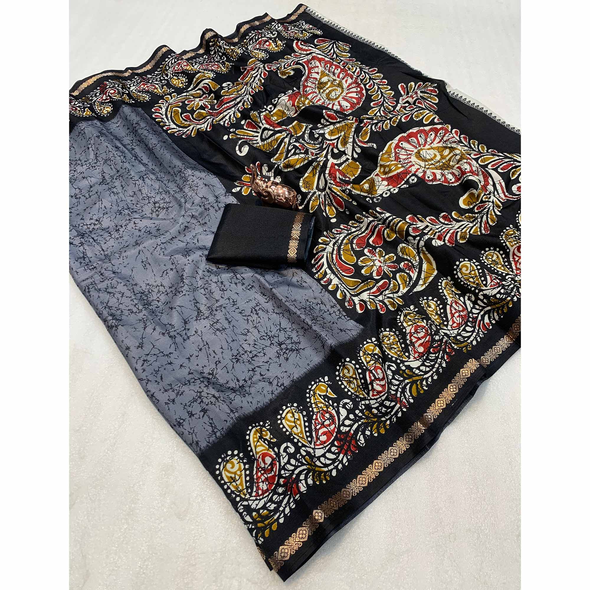 Grey & Black Abstract Printed Dola Silk Saree Enhanced With Kalamkari Art Pallu