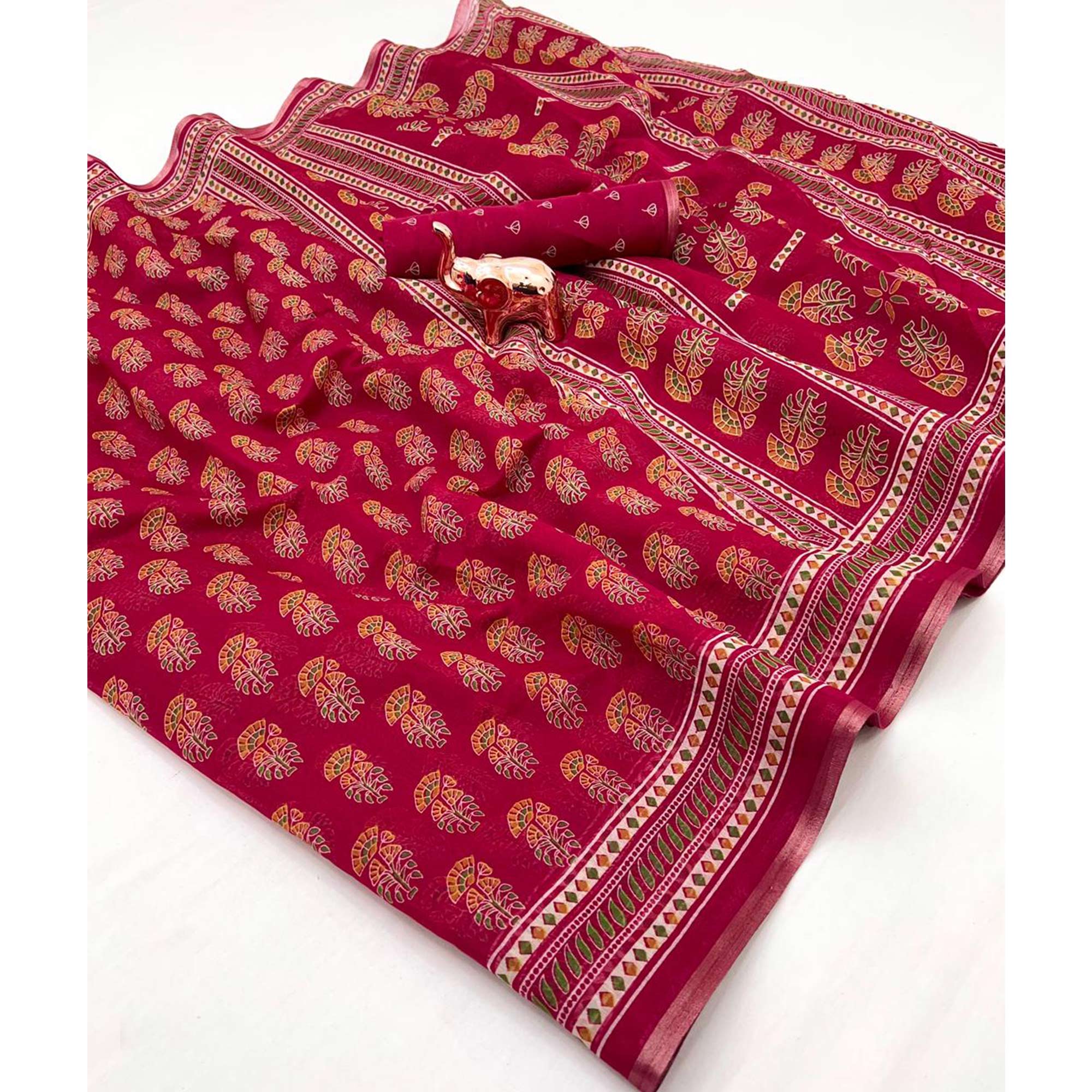 Pink Floral Printed Cotton Blend Saree With Zari Weaving Border