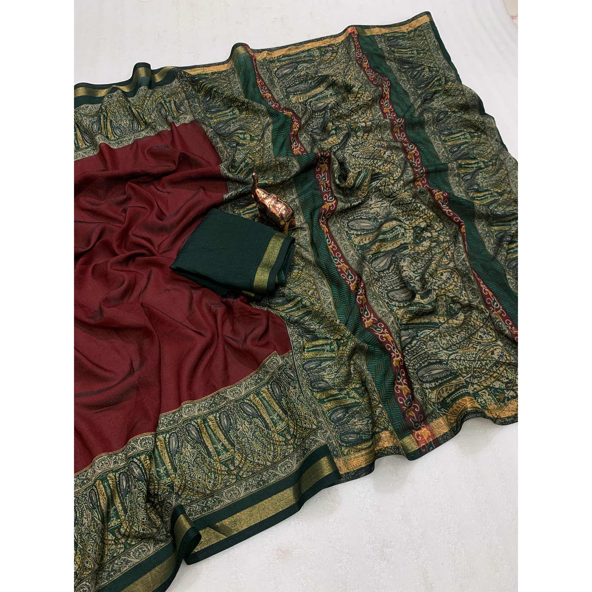 Maroon Solid Maheshwari Silk Blend Saree Adorned With Ajrakh Print & Two Tone Finish