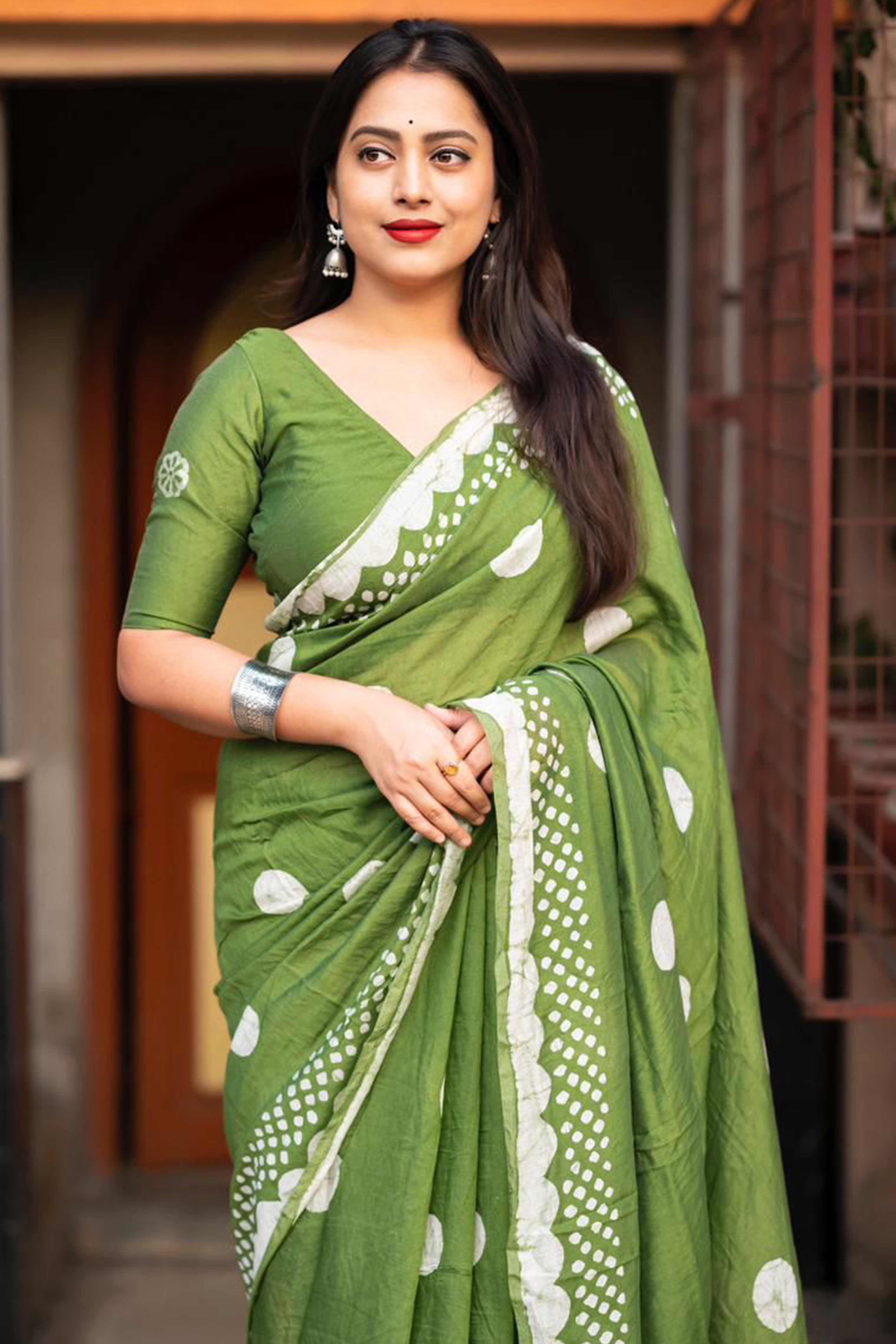 Green Linen Saree With Vibrant Polka Digital Print & Trendy Tassel Pallu