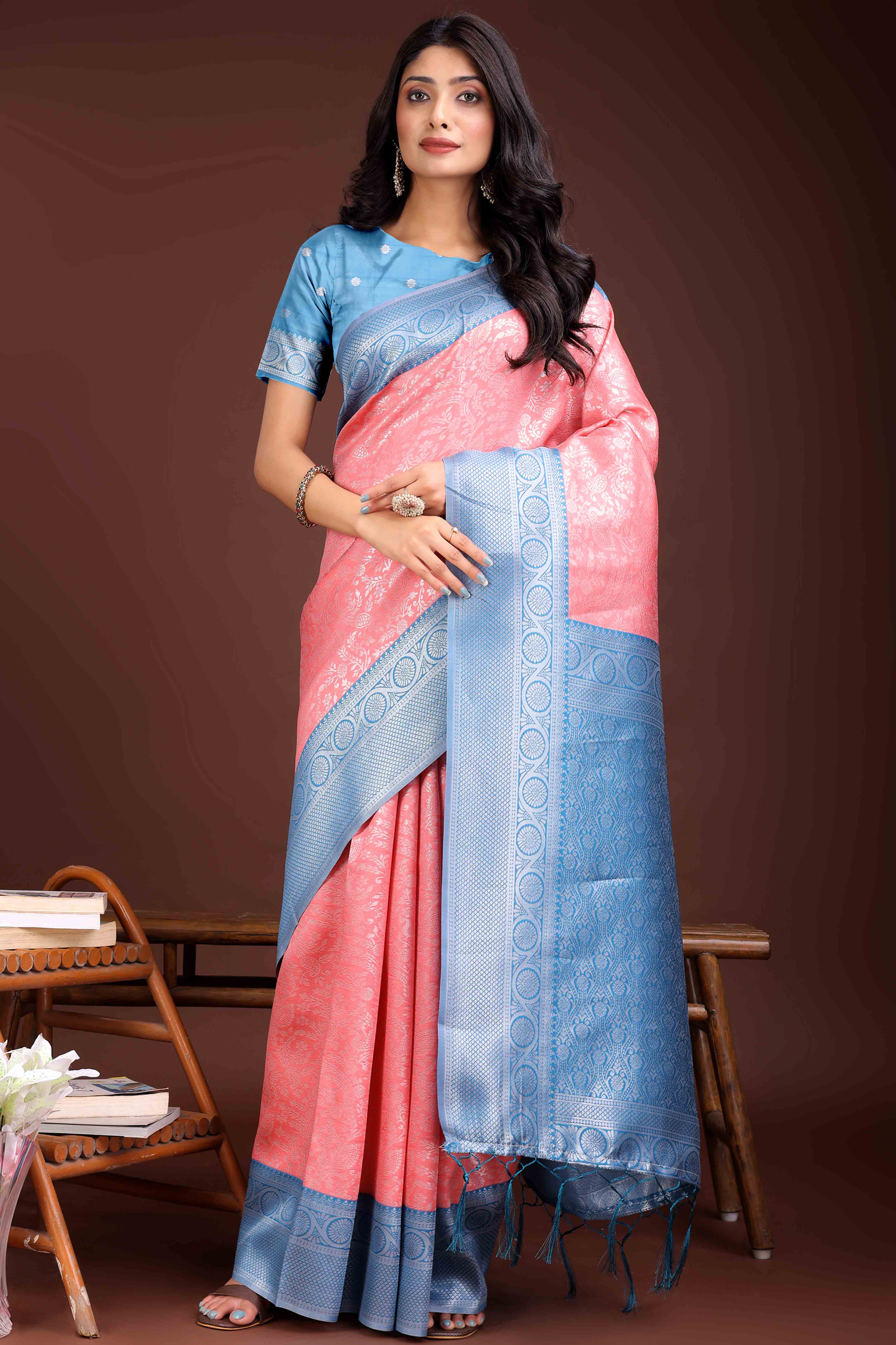 Peach Floral Zari Weaving Lichi Cotton Silk Saree With Tassel Border