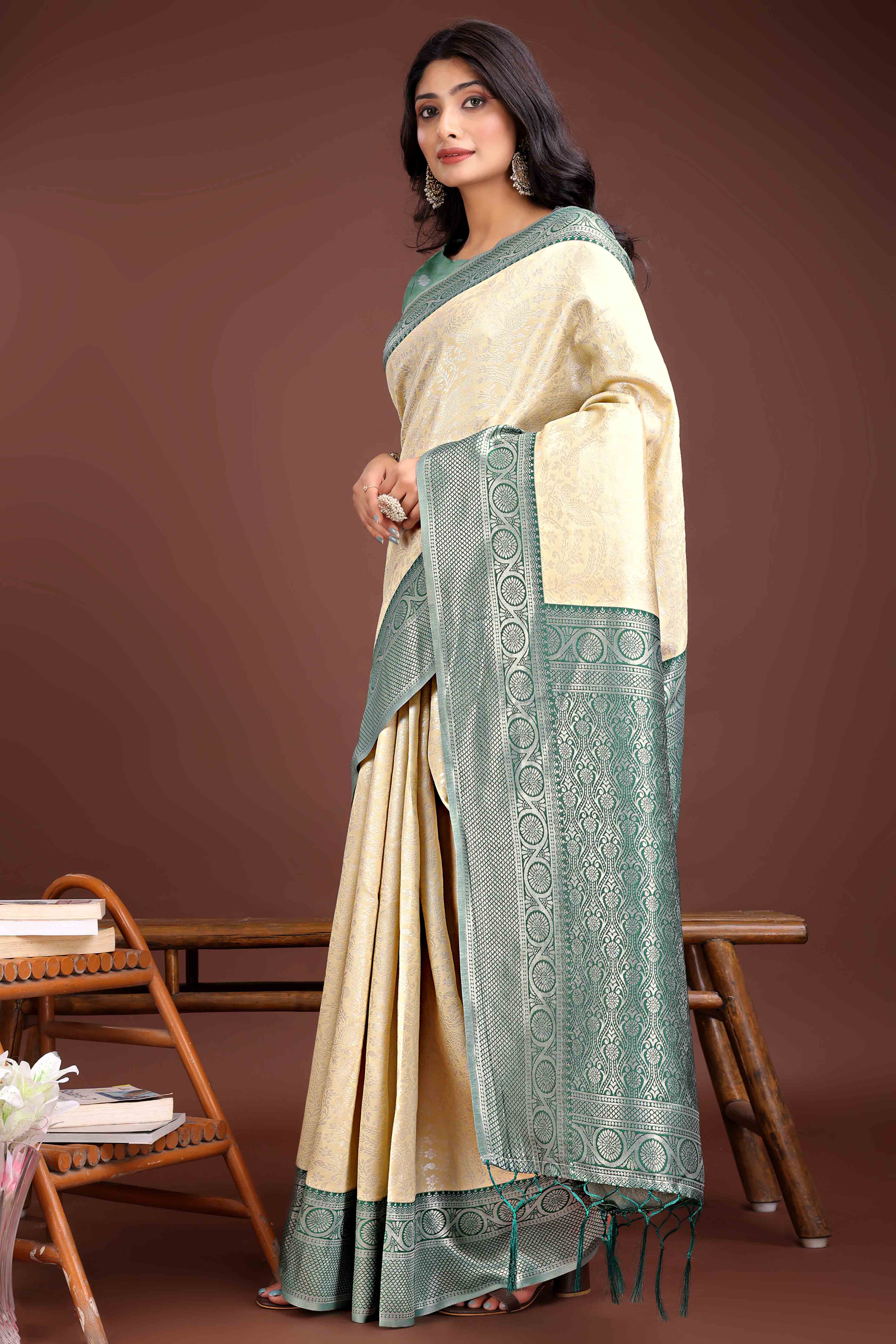 Cream Floral Zari Weaving Lichi Cotton Silk Saree With Tassel Border