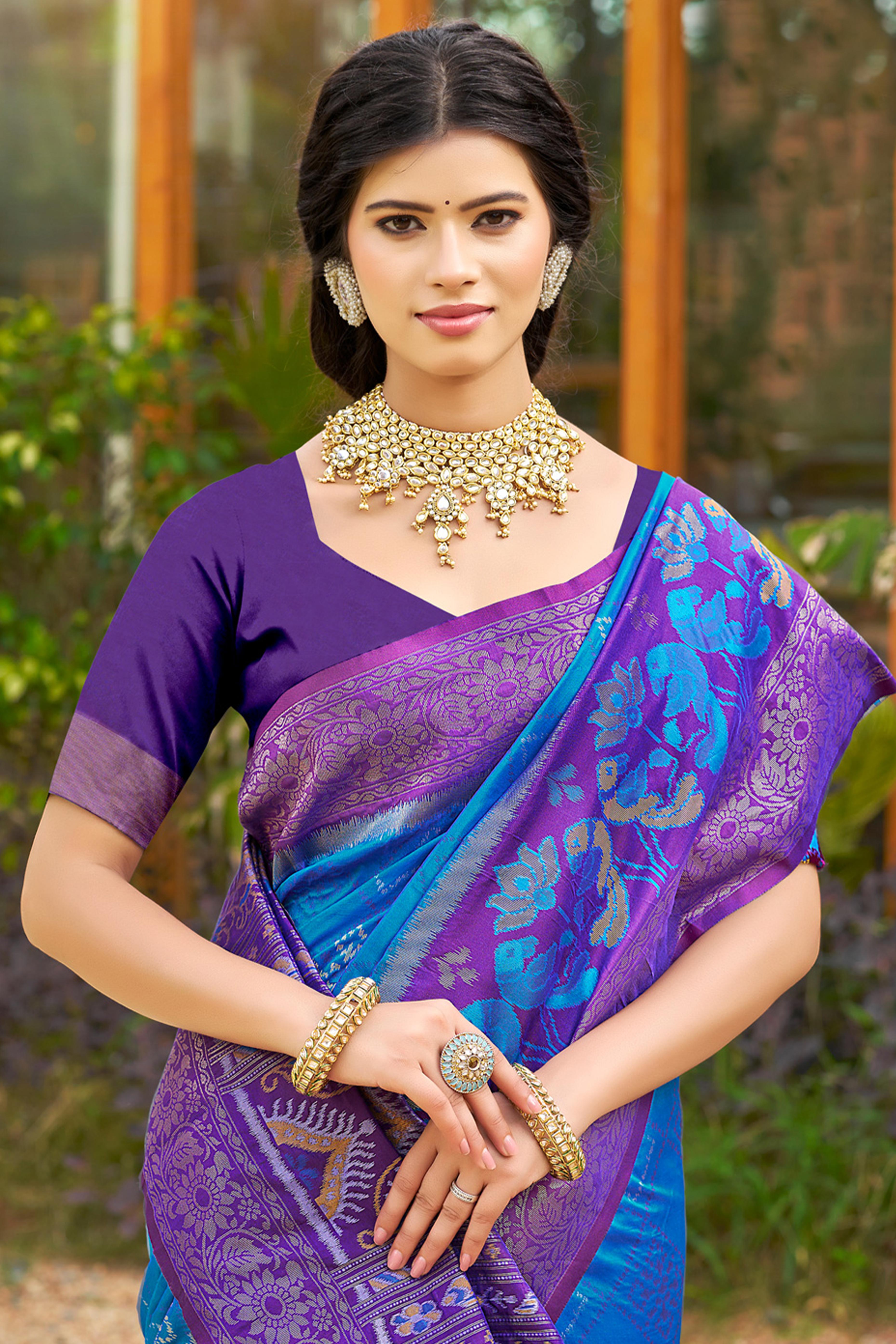 Graceful Blue Pochampally Silk Blend Saree Adorned With Floral Weaving & Stylish Tassel Pallu