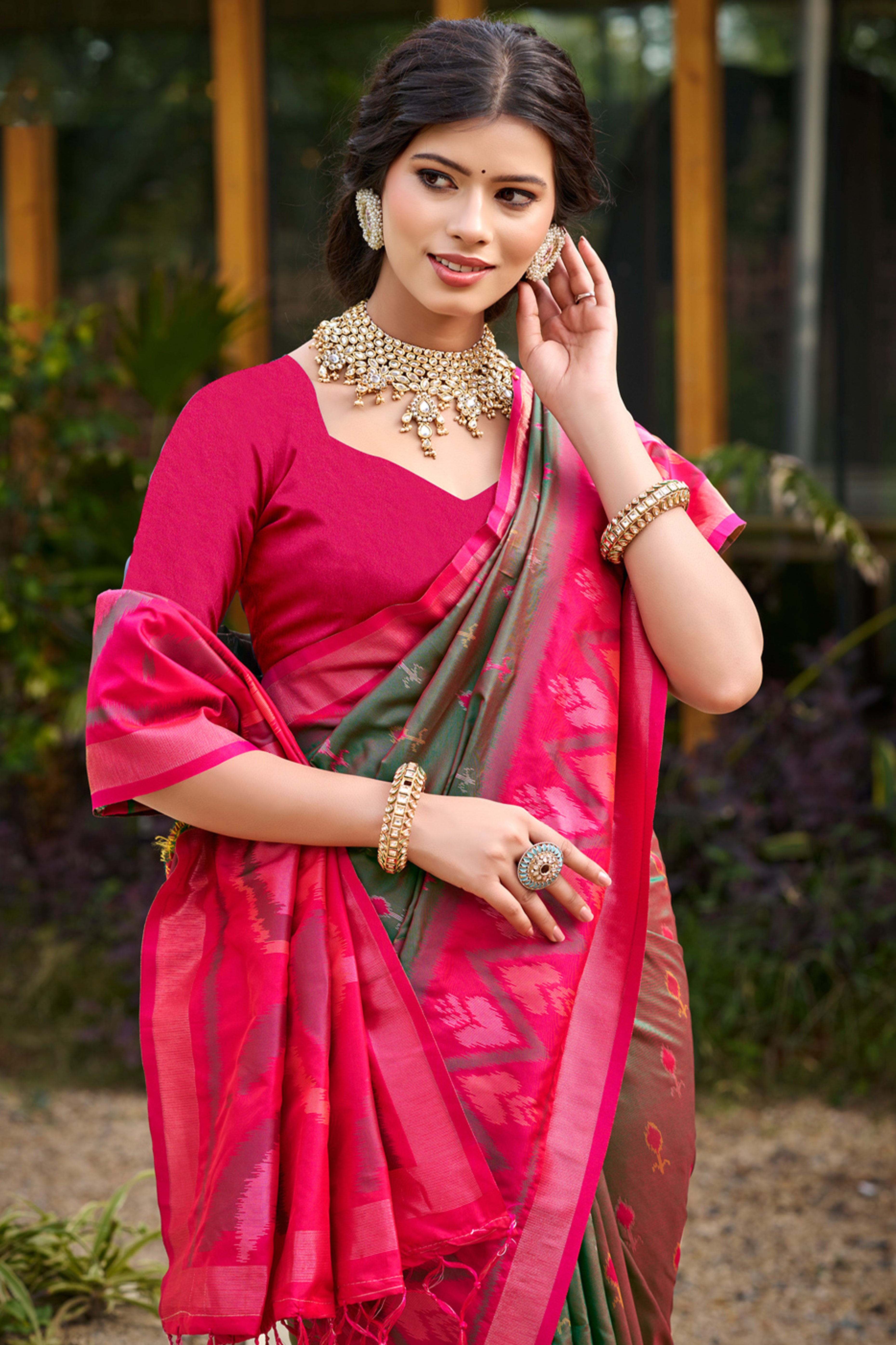 Elegant Mehendig Green Pochampally Ikkat Silk Blend Saree Featuring Intricate Weaving & Tassel Pallu