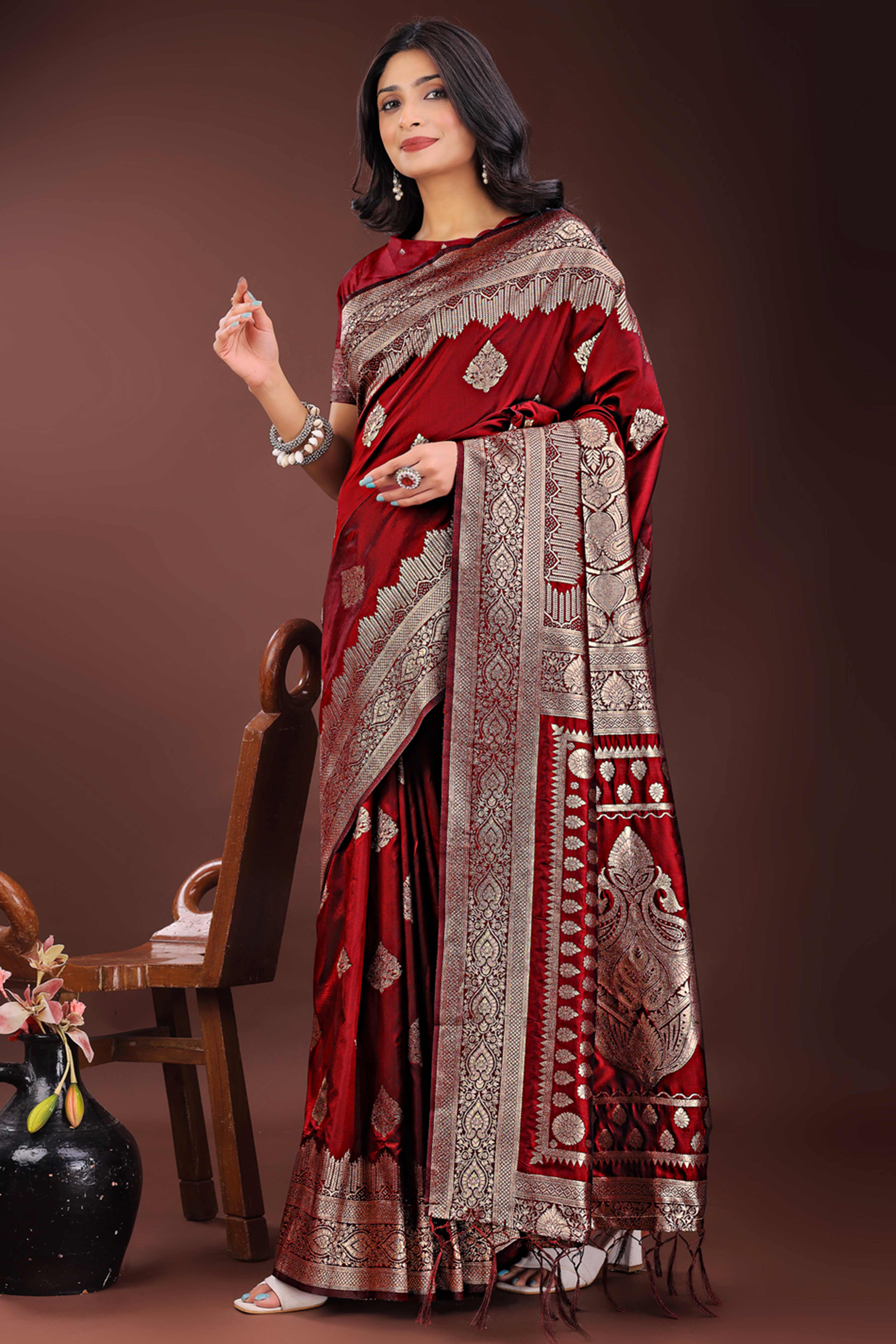 Elegant Maroon Floral Zari Woven Kanjivaram Silk Saree Crafted for Timeless Festive Glamour